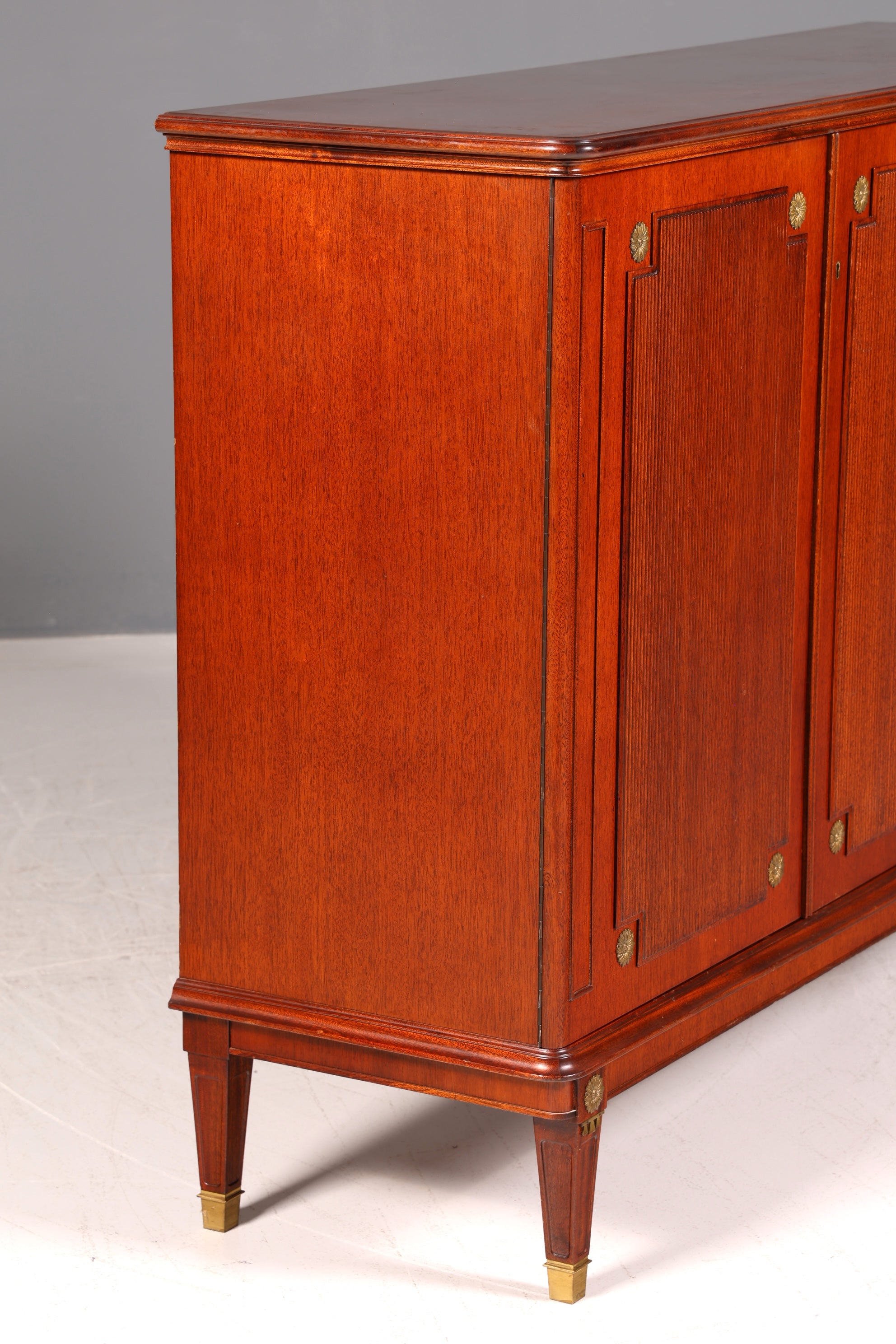 Wunderschöner Schrank im Gustavianischen Stil 60er Jahre Wäscheschrank Vertiko Mid Century Aktenschrank Kommode