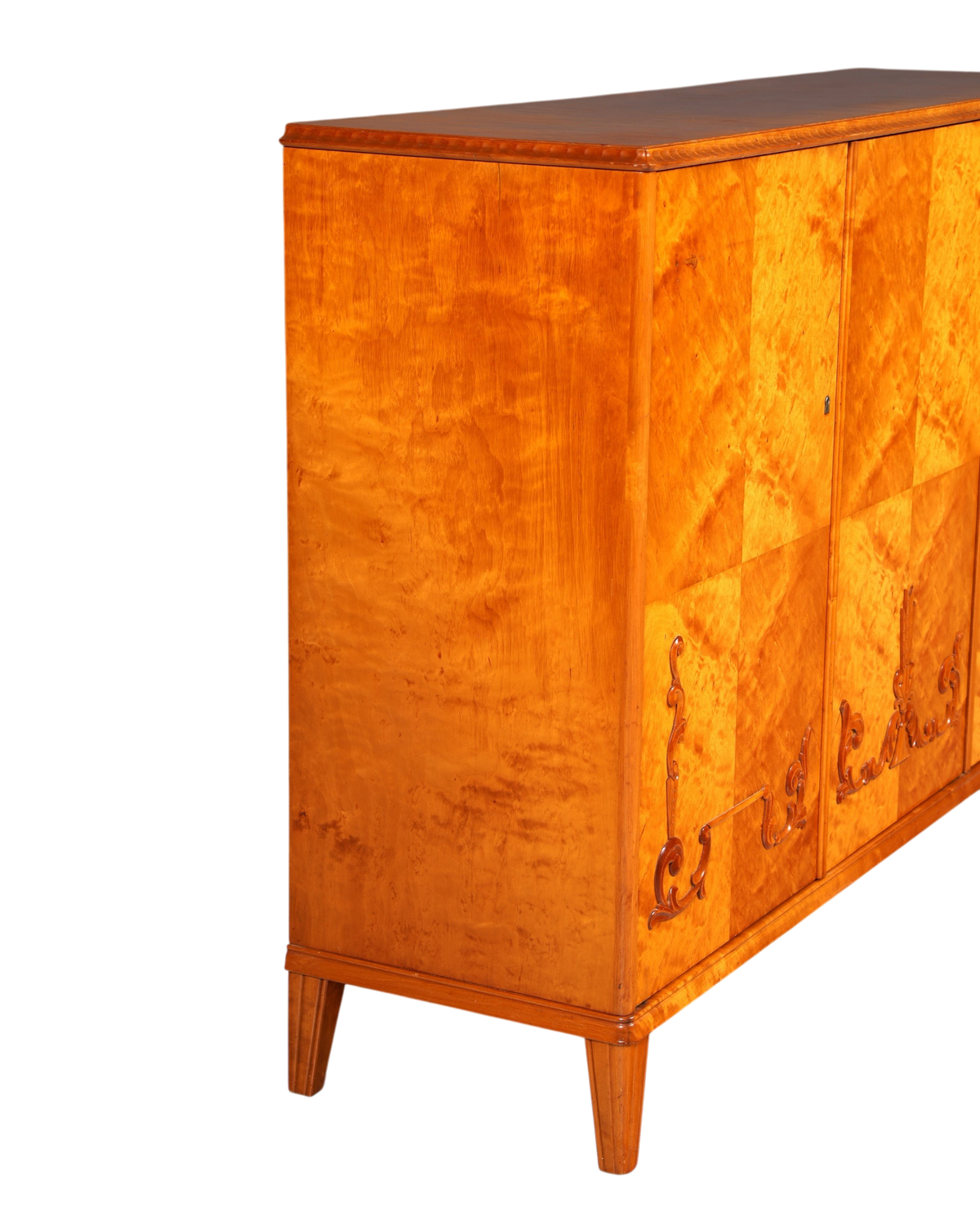 Hauptstadt Möblerei Art Deco Vertiko Schrank aus massivem Holz mit markanter Maserung und eleganten Verzierungen