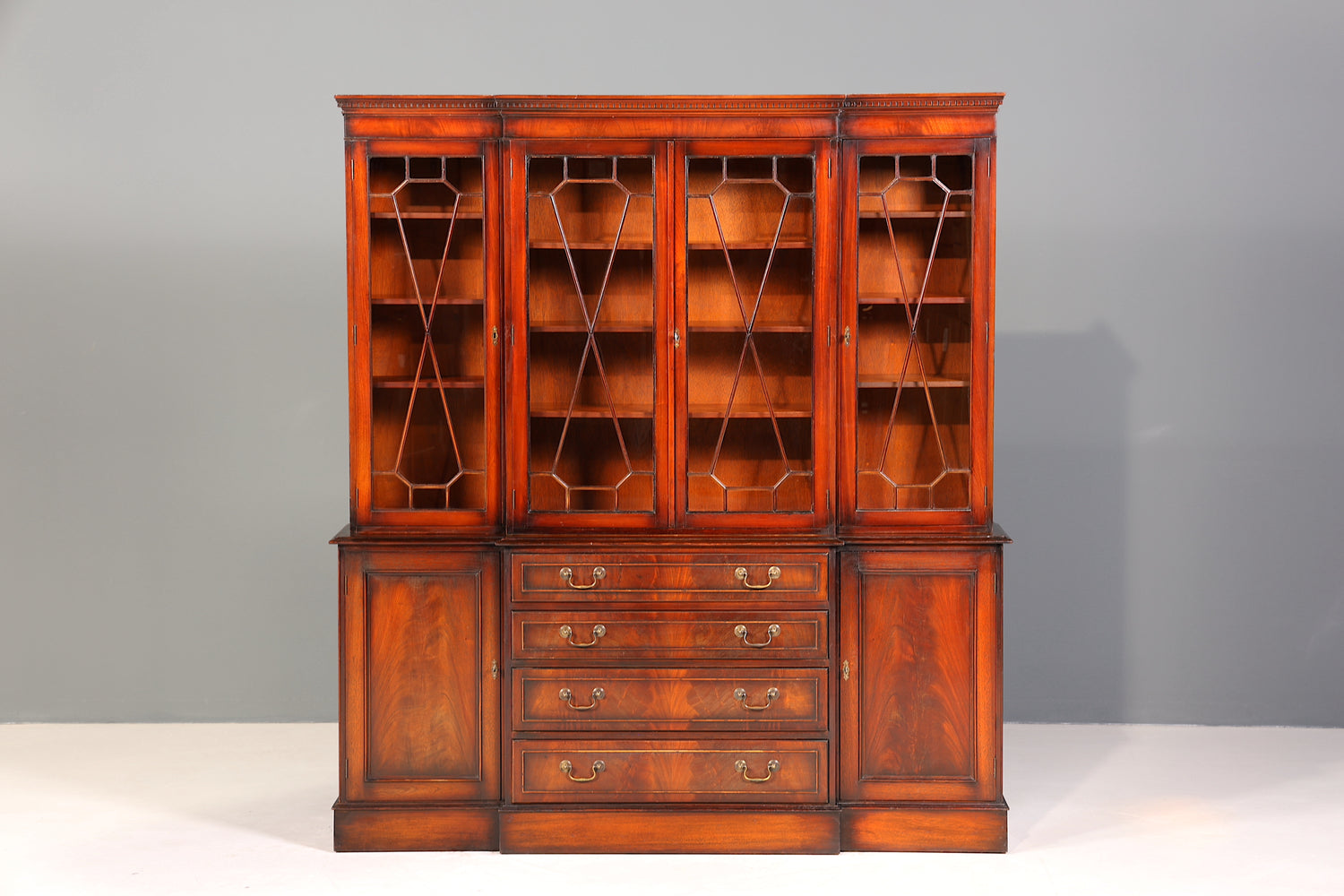 Wunderschöne Englische Vitrine Bibliothek Bücherschrank UK Buffet Mahagoni Schrank 60s Jahre