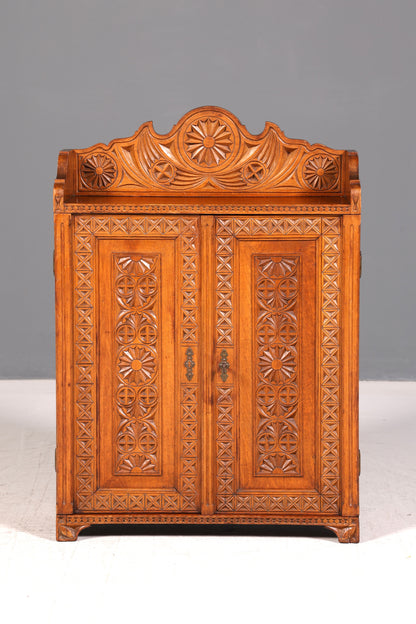 Traumhafter Antiker Schrank um 1900 Schnitzereien Massiv Holz Schränkchen Bauernschrank Vertiko Beistellschrank
