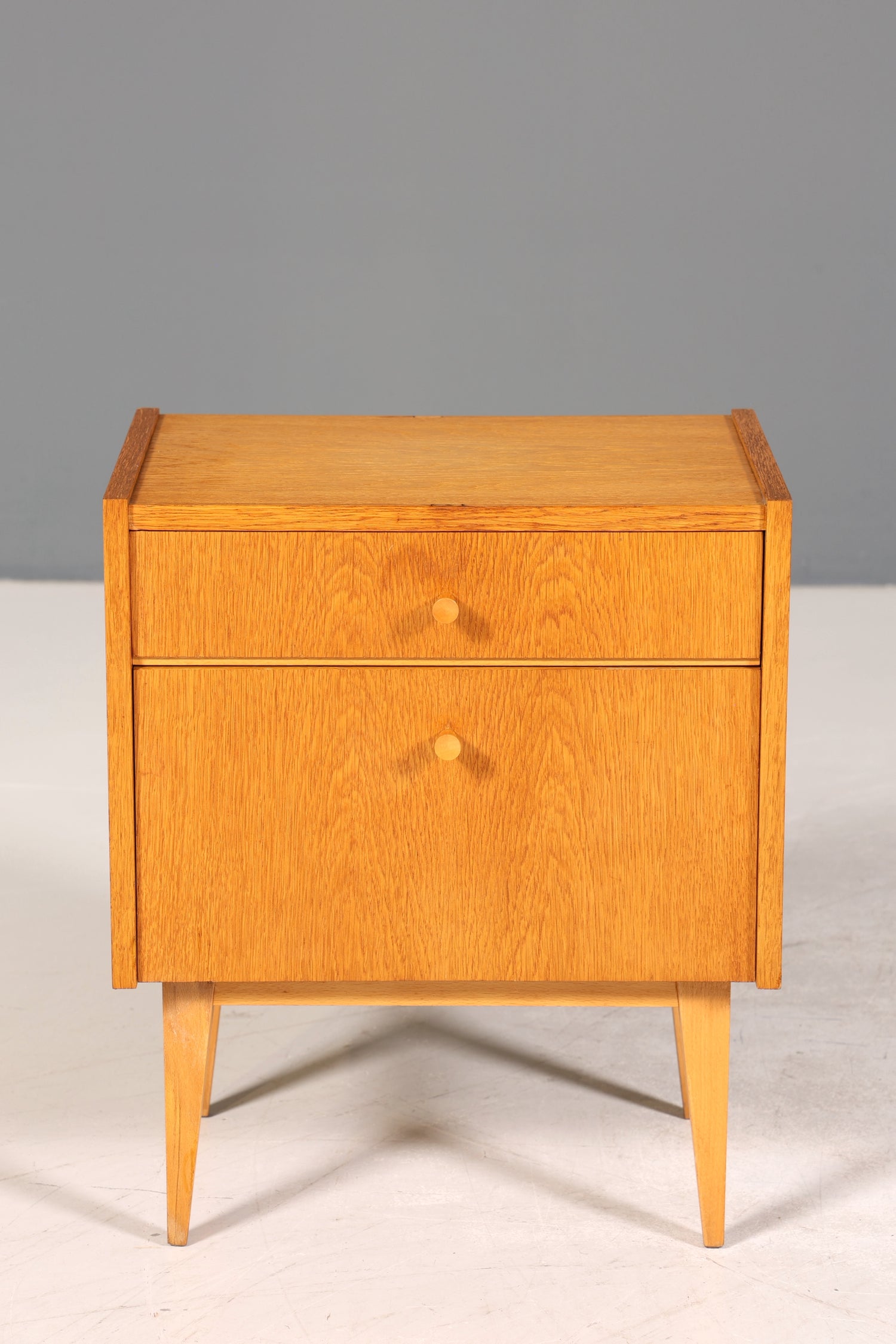 Schlichte Mid Century Kommode Vintage Klappschränkchen Danish Design Nachttisch 2 von 2