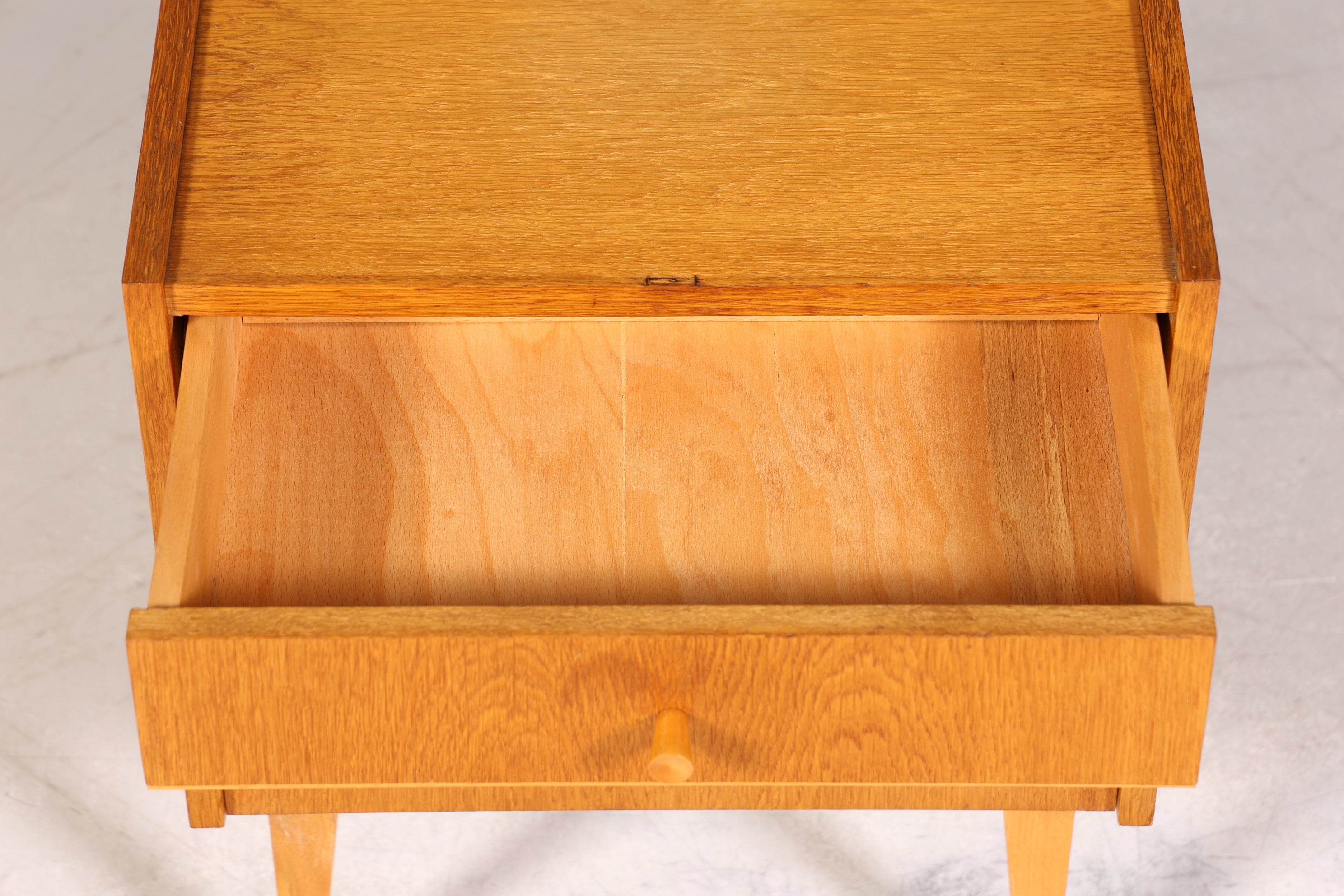 Schlichte Mid Century Kommode Vintage Klappschränkchen Danish Design Nachttisch 2 von 2