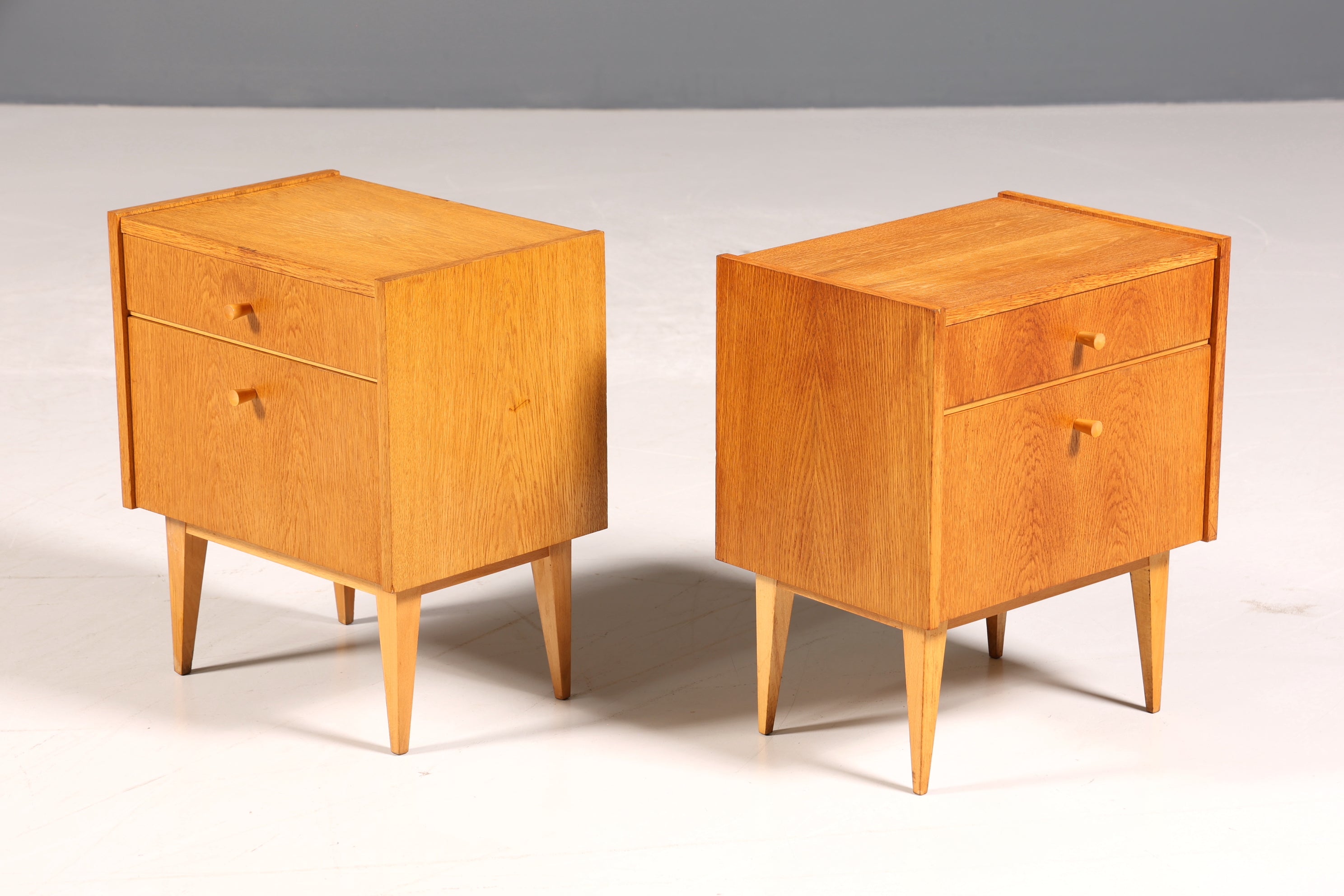 Schlichte Mid Century Kommode Vintage Klappschränkchen Danish Design Nachttisch 2 von 2