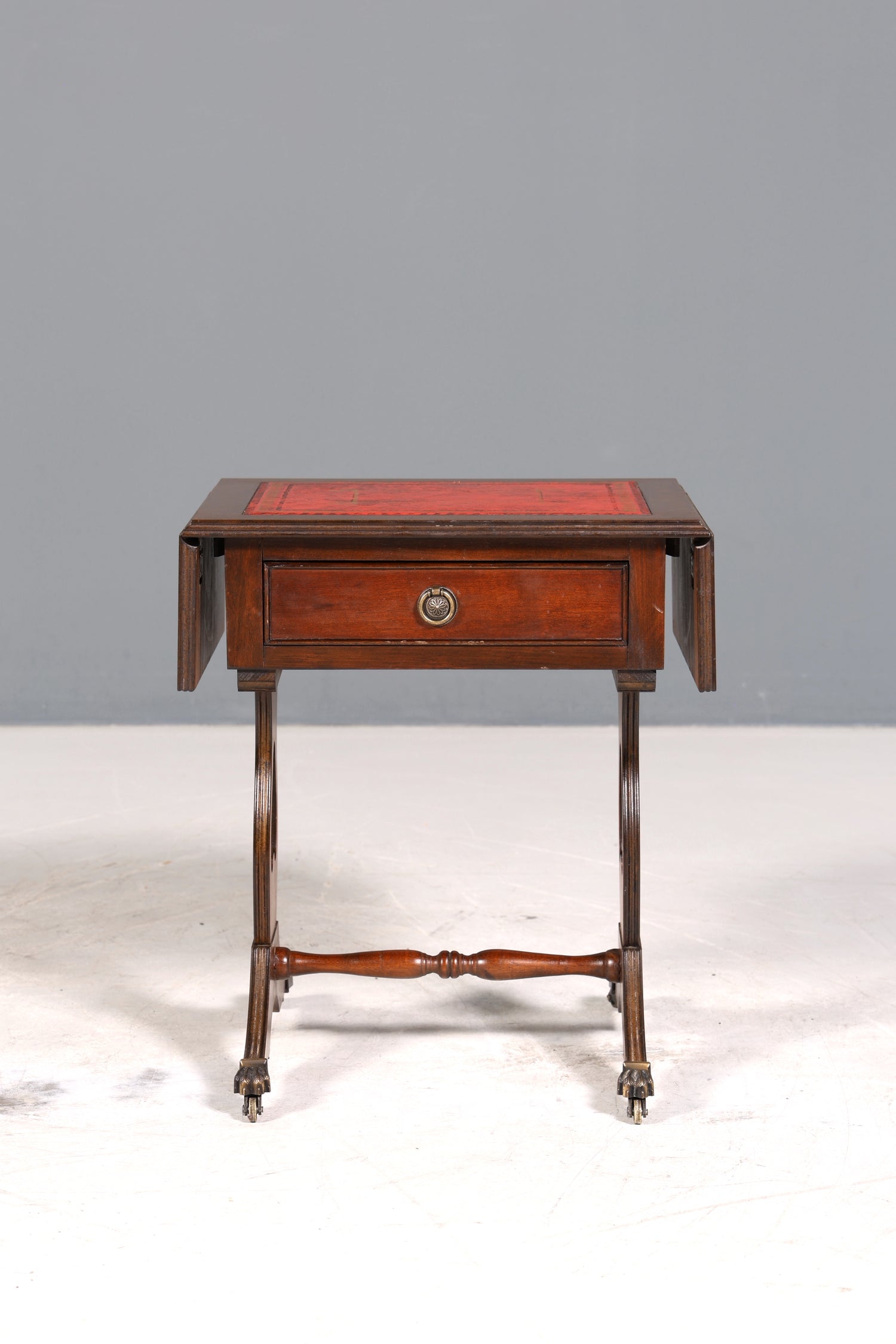 Wunderschöner Englischer Tisch Mahagoni Klapptisch Beistelltisch Englisch echt Leder Antik 60s Ablage