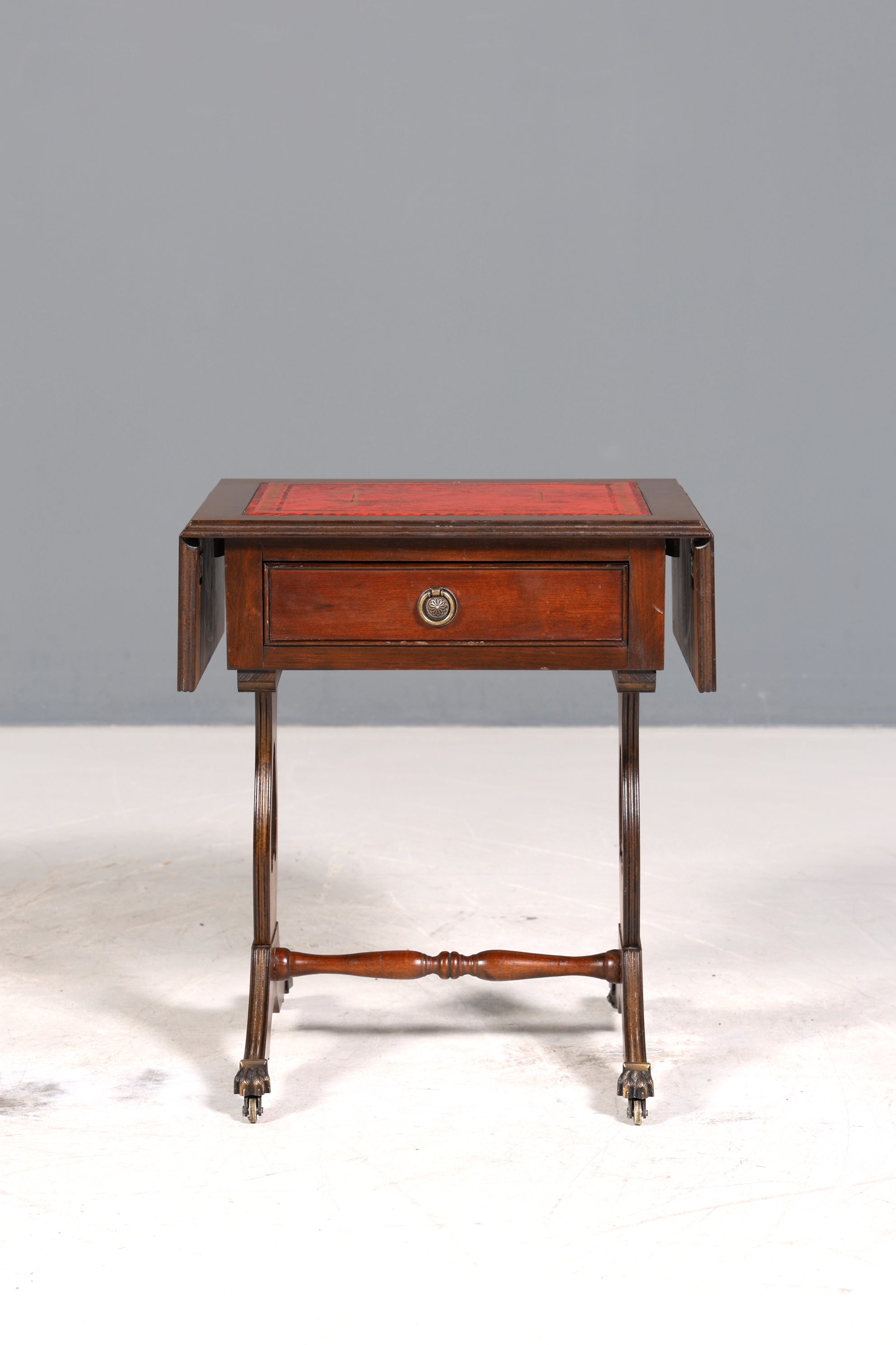 Wunderschöner Englischer Tisch Mahagoni Klapptisch Beistelltisch Englisch echt Leder Antik 60s Ablage