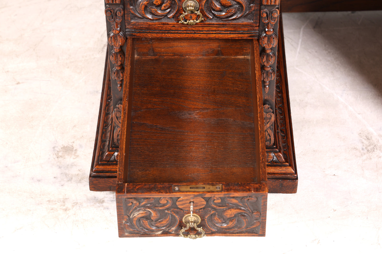 Imposanter Neorenaissance Schreibtisch Herrenzimmer Bürotisch Antik Office Table