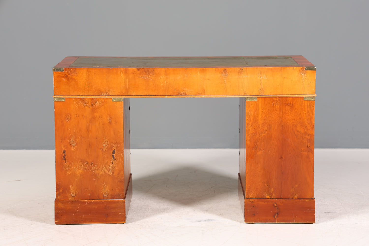 Edler Maritimer Schreibtisch Englischer Military Chest Bürotisch Office Table mit echt Lederauflage