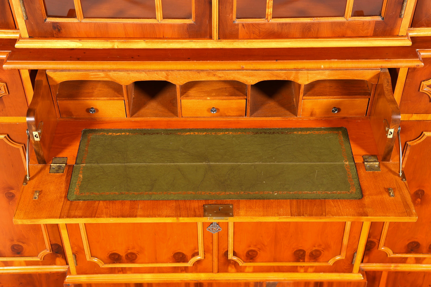 Traumhafte Englische Vitrine Bücherschrank Buffet Antik Stil Englisch Eibe Glasvitrine Bibliothek