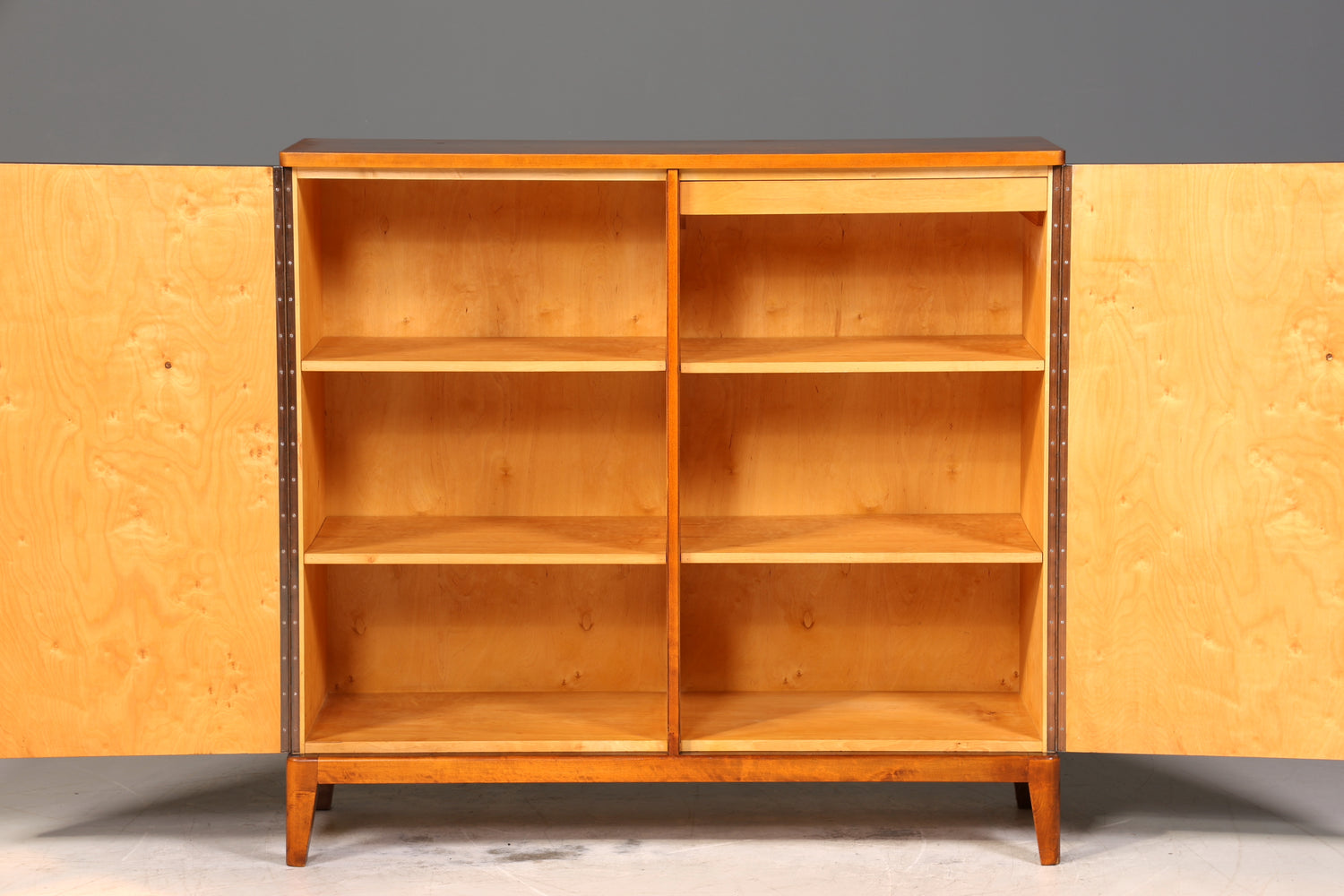 E897 Finish Stilvoller Original Art Deco Schrank Vertiko Kleiderschrank um 1940