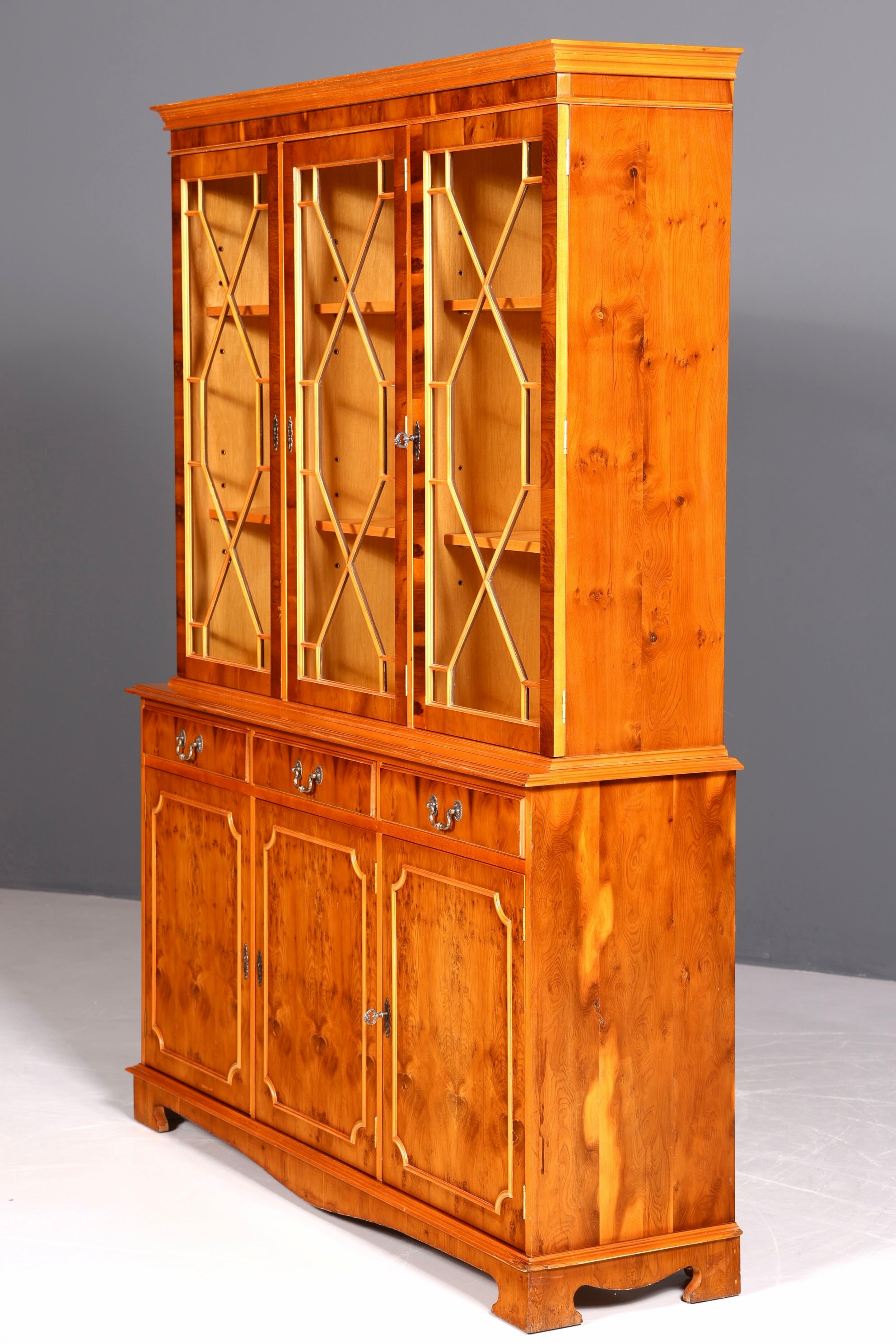 Wunderschöne Englische Vitrine Bücherschrank Buffet Englisch Antik Stil Eibe Glasvitrine Bibliothek