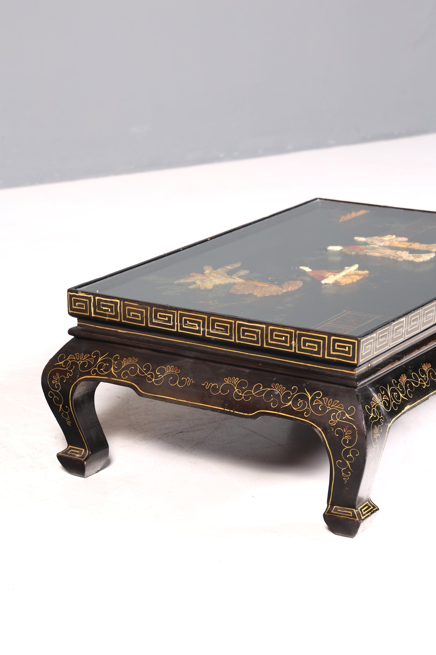 Traumhafter Chinesischer Couchtisch Asia Tisch Ablagetisch mit Asiatischen Motiven