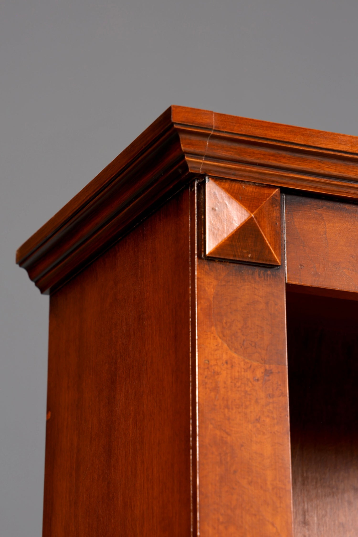 F940 Finish Bücherregal Antik Stil 60s