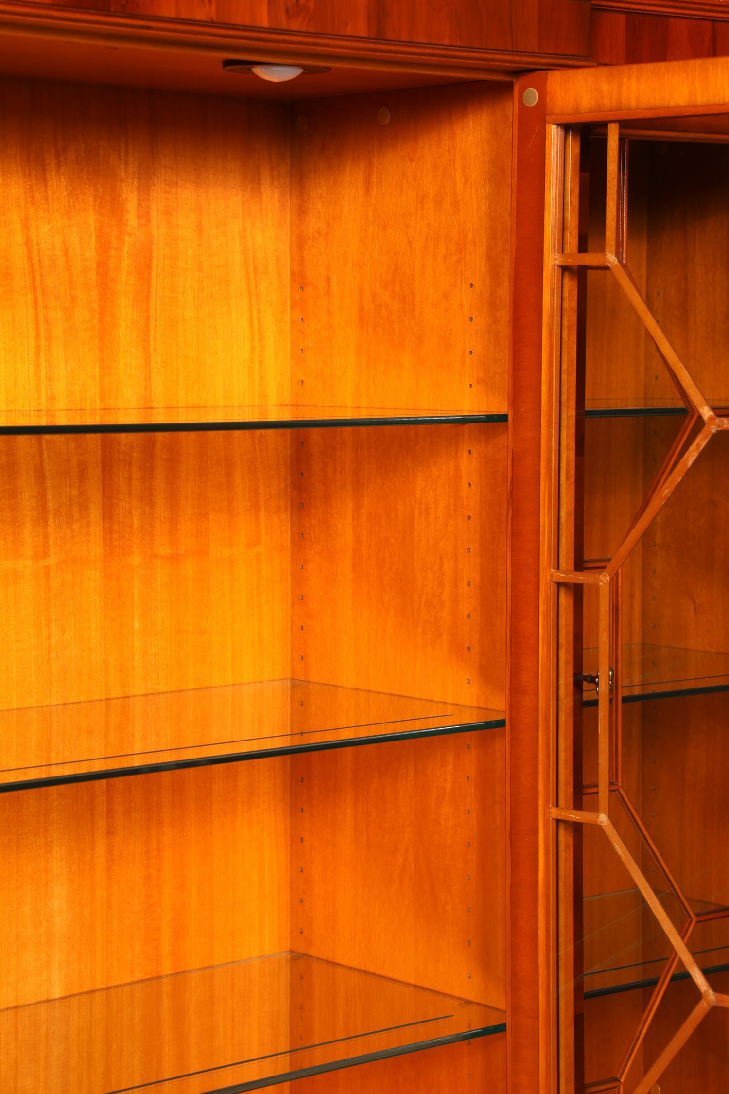 F947 Finish cm Wunderschöne Original Heldense Vitrine Englische Eibe Bücherschrank Buffet Antik Stil Glasvitrine