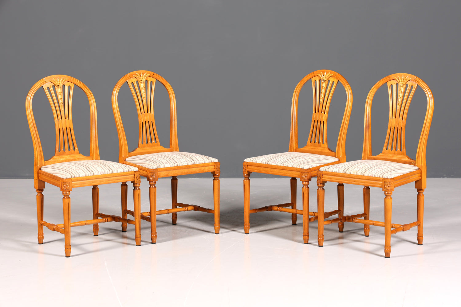 4x Traumhafte Stühle im Gustavianischem Stil Englisch Küchenstühle Antik Stil Esszimmer Stuhl Set