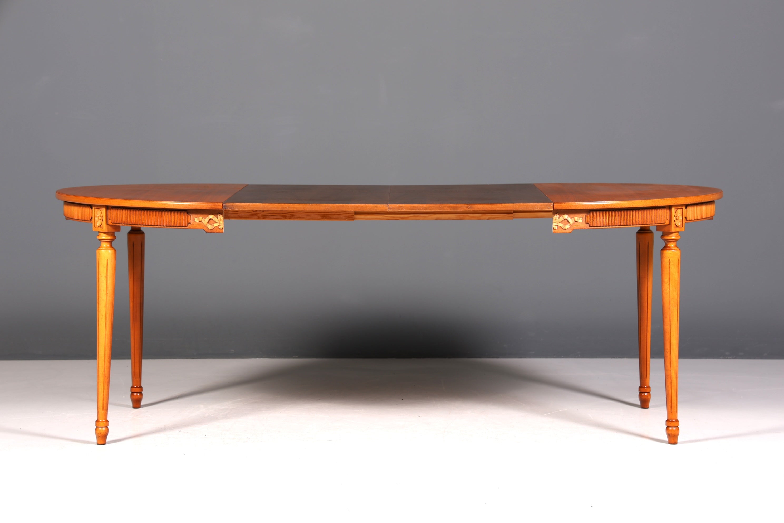 Wunderschöner Tisch im Gustavianischer Stil Küchentisch ausziehbar Antik Stil Eibe Esszimmer Tisch