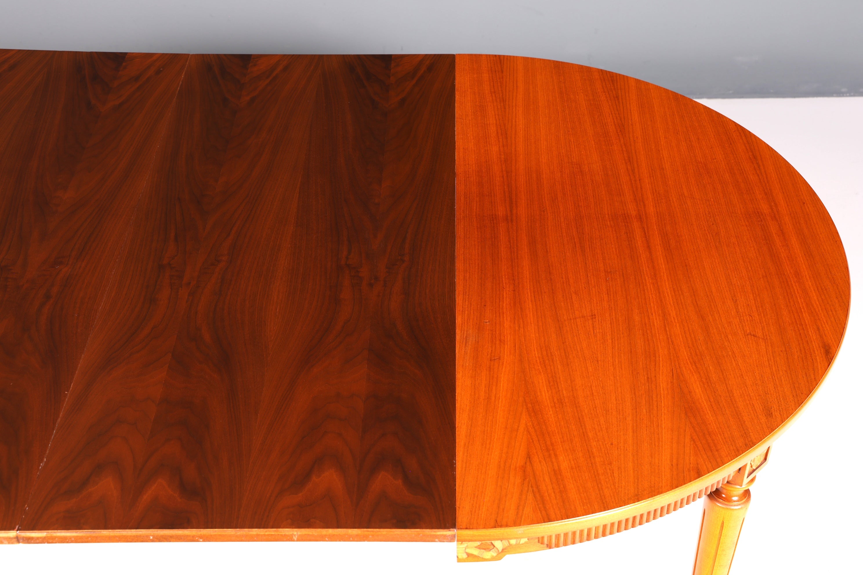 Wunderschöner Tisch im Gustavianischer Stil Küchentisch ausziehbar Antik Stil Eibe Esszimmer Tisch