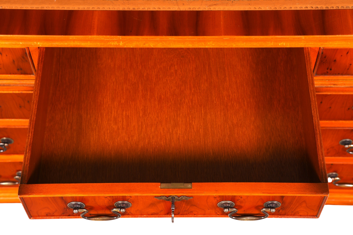 G616 Finish cm Wunderschöner Englischer Schreibtisch Englisch Eibe Desk Leder Auflage Antik Stil Bürotisch Office Desk (Kopie)