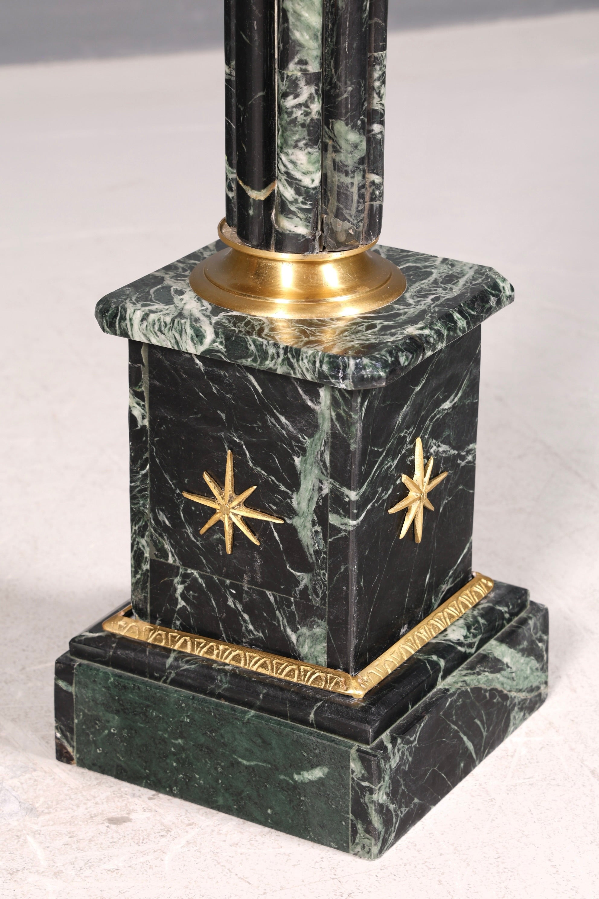 Edle Barock Stil Säule Louis XV Marmor Blumensäule Naturstein Sockel Ablage