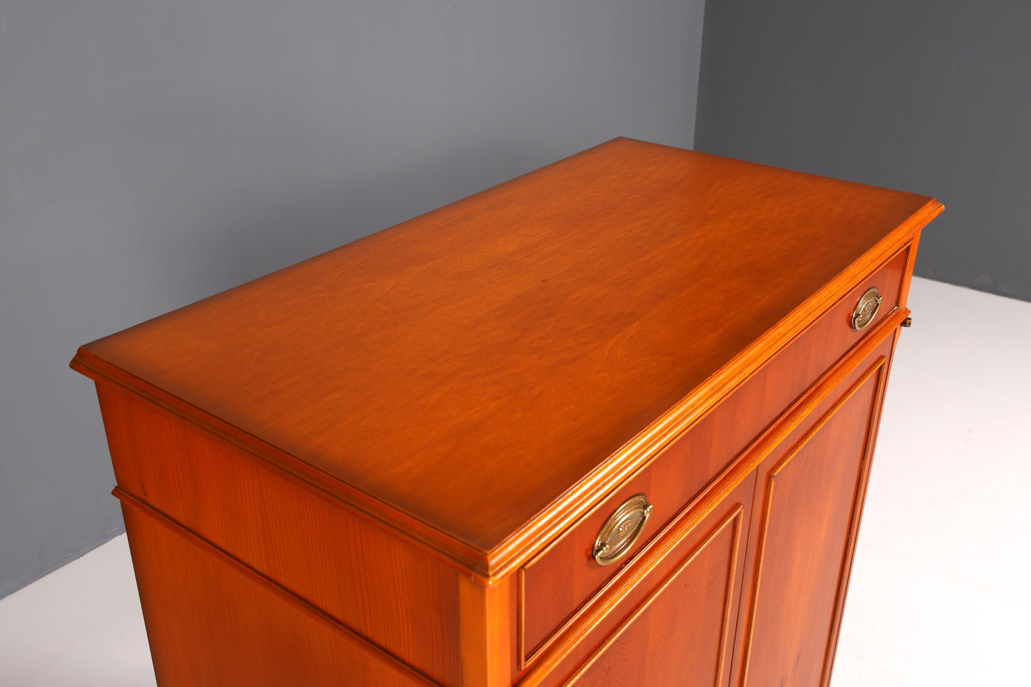 F961 Finish cm Traumhafter Original Heldense Schrank Englische Eibe Sideboard echt Holz Antik 60s