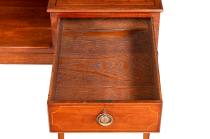 G621 Finish Filigraner Englischer Schreibtisch Englisch Desk Bürotisch 60s Office Table (Kopie)