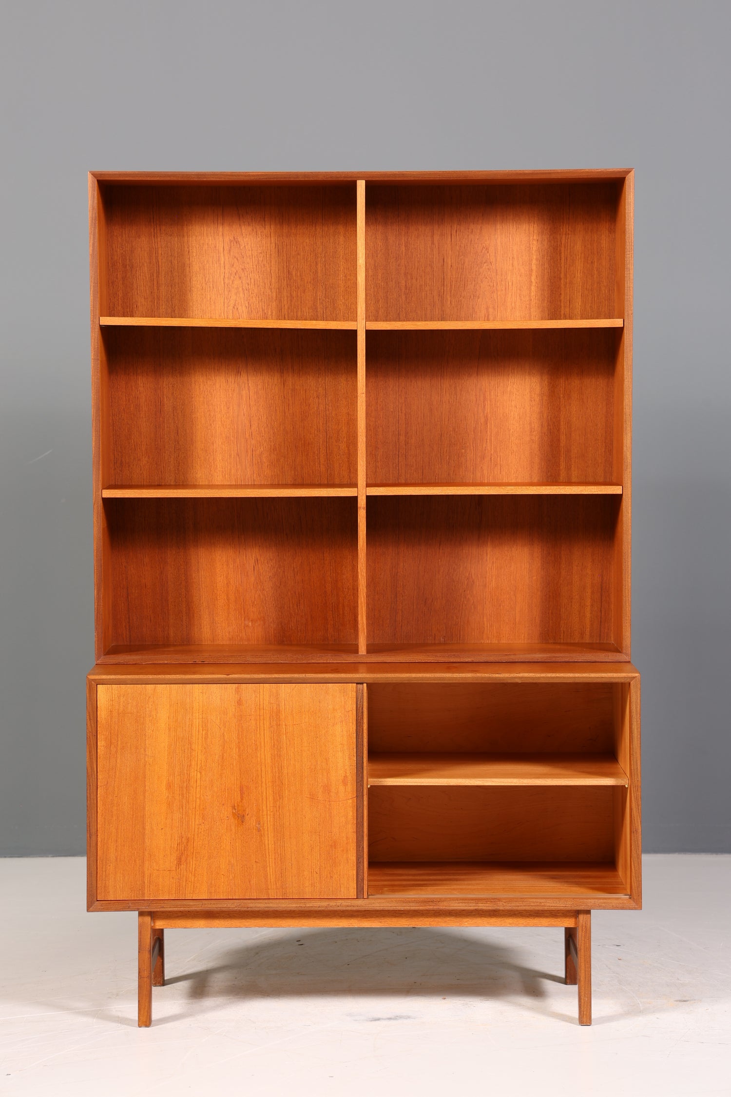 Schlichtes Mid Century Bücherregal Danish Design Schrank Retro Kommode Schiebetür Regal Vintage