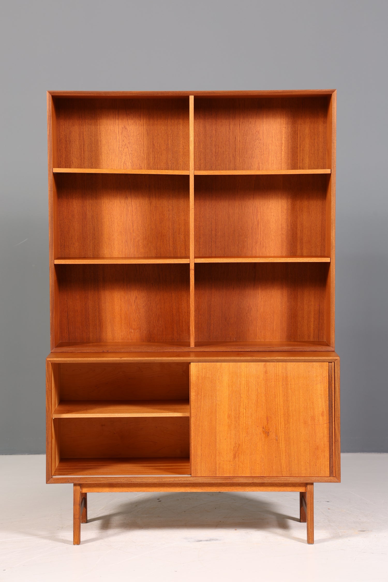 Schlichtes Mid Century Bücherregal Danish Design Schrank Retro Kommode Schiebetür Regal Vintage