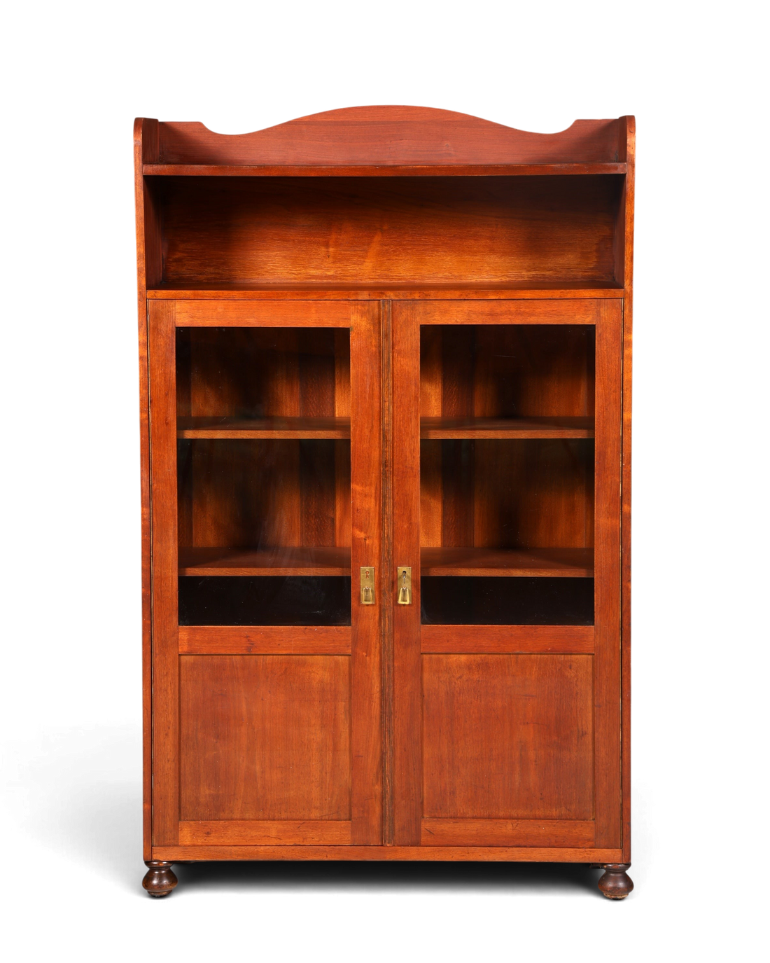 Hauptstadt Möblerei Jugendstil Vitrine aus Eiche um 1900 mit verglasten Türen und Ablagefläche oben