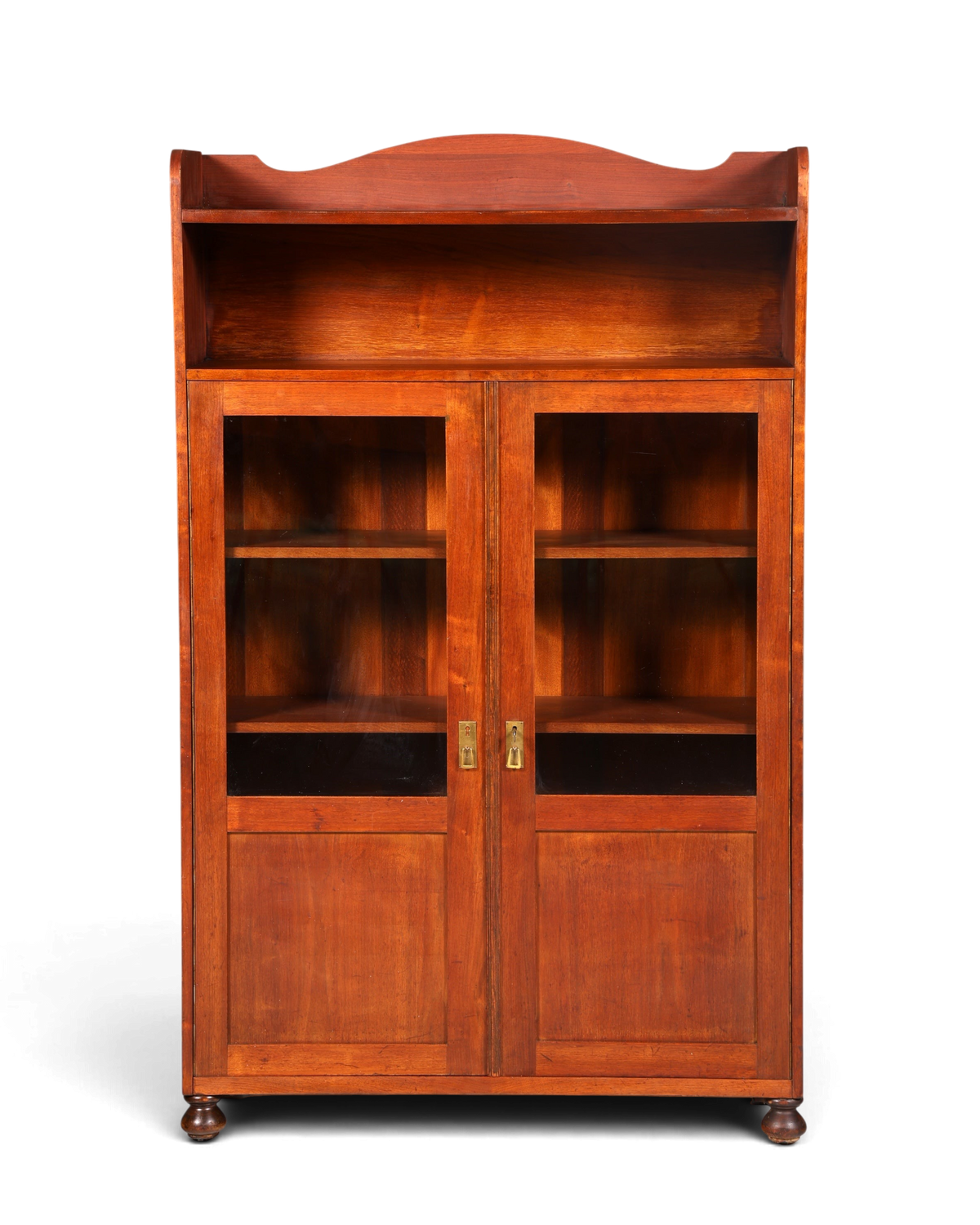 Hauptstadt Möblerei Jugendstil Vitrine aus Eiche um 1900 mit verglasten Türen und Ablagefläche oben