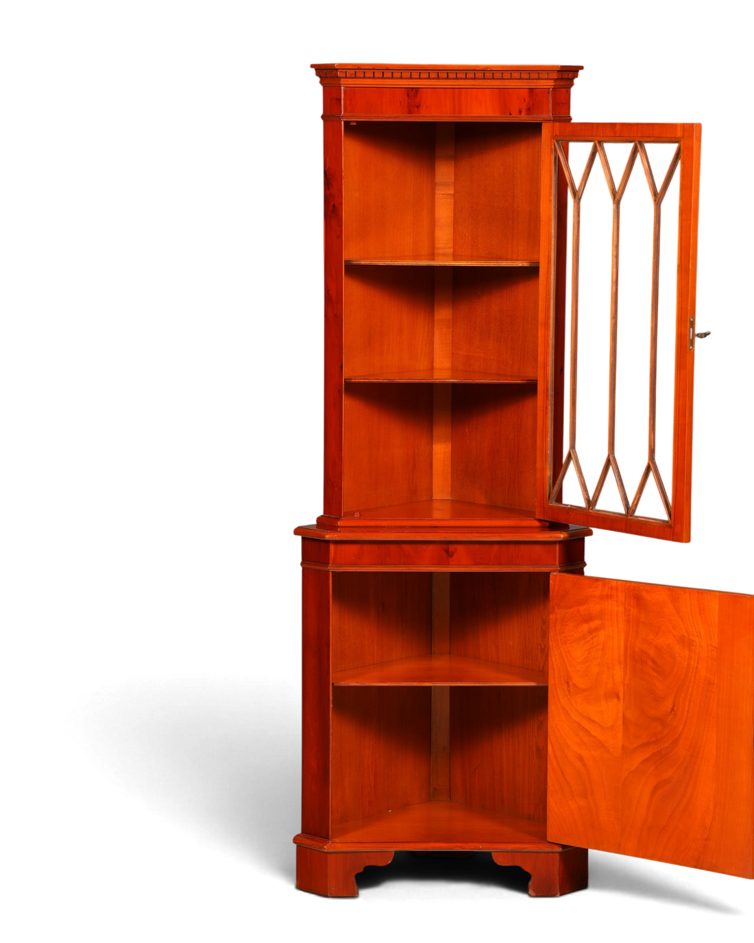Hauptstadt Möblerei englische Eckvitrine aus Eibe mit verglaster Tür und zwei Ebenen im klassischen Vintage-Stil