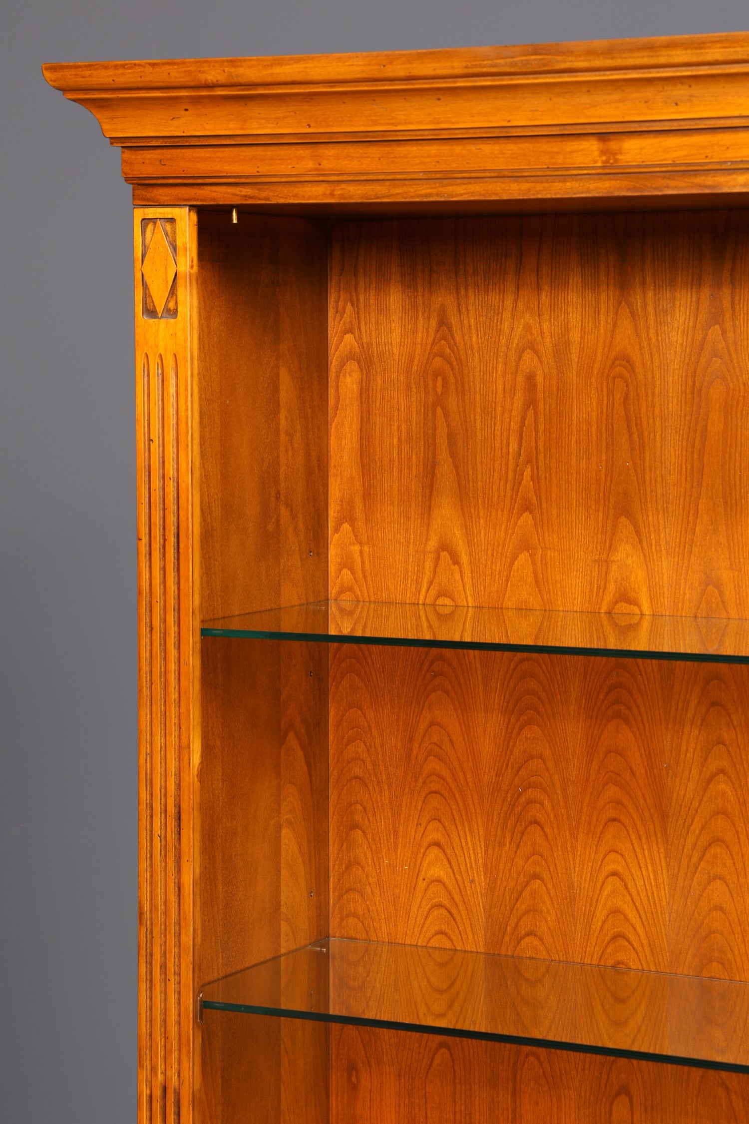 Traumhafte Original Selva Villa Borghese Vitrine Kirschholz Antik Stil Glasvitrine Geschirrschrank Italienische Möbel