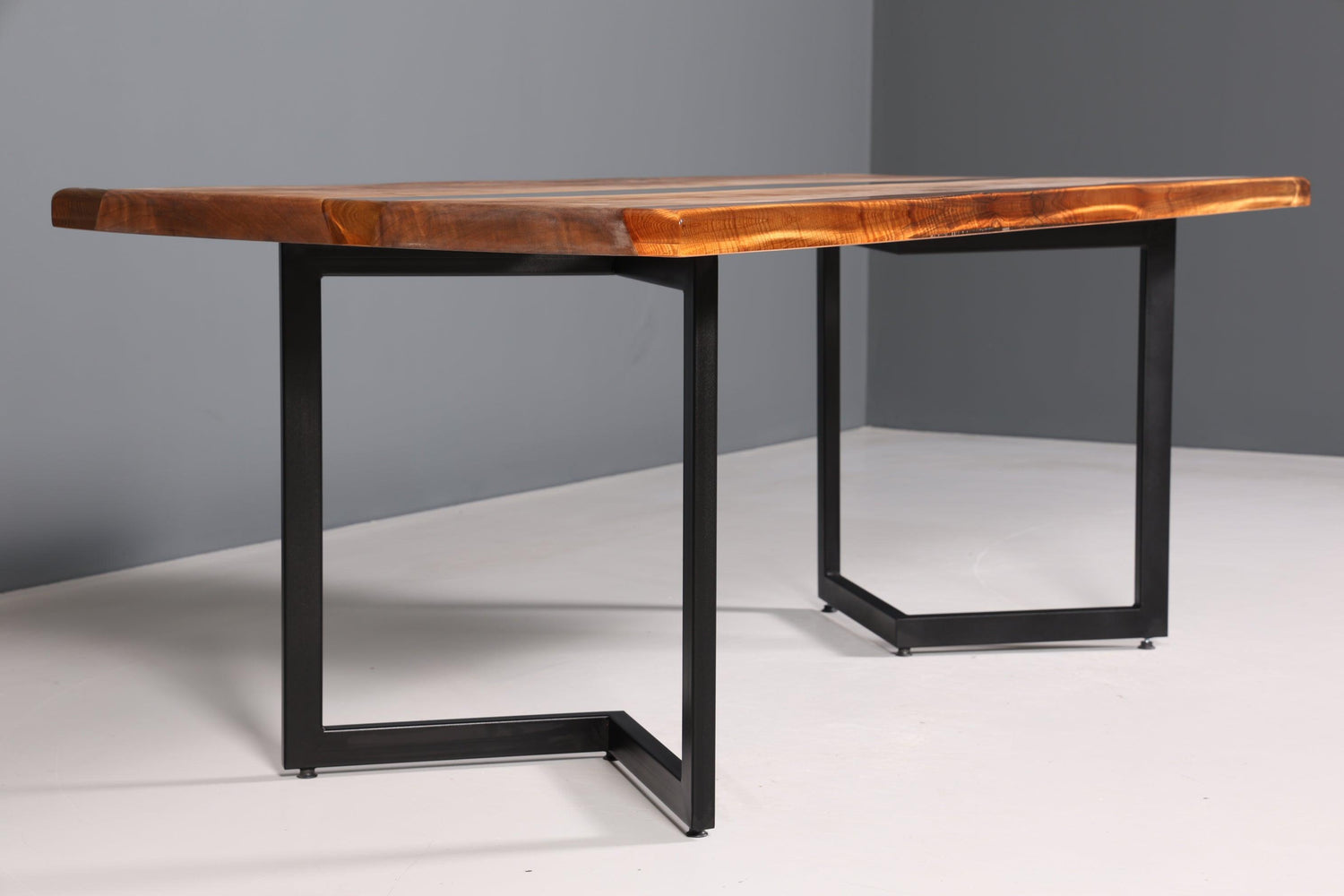 Beeindruckender Epoxidharz Tisch 200-90cm Nussbaum Esszimmer Tisch massiv Holz River Table Küchentisch