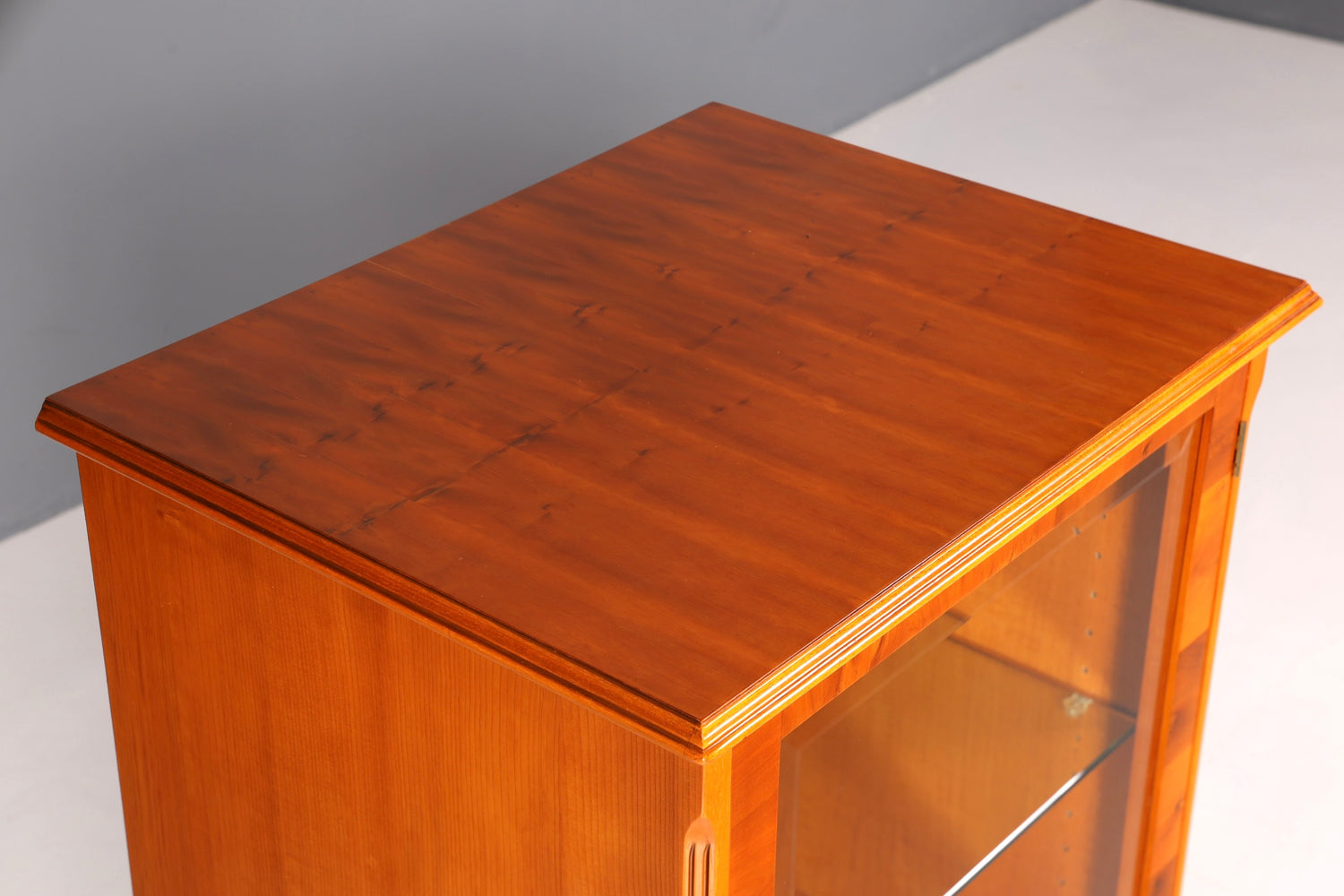 G015 Finish Wunderschöne Englische Vitrine Eibe Bücherschrank Buffet Antik Stil Glasvitrine