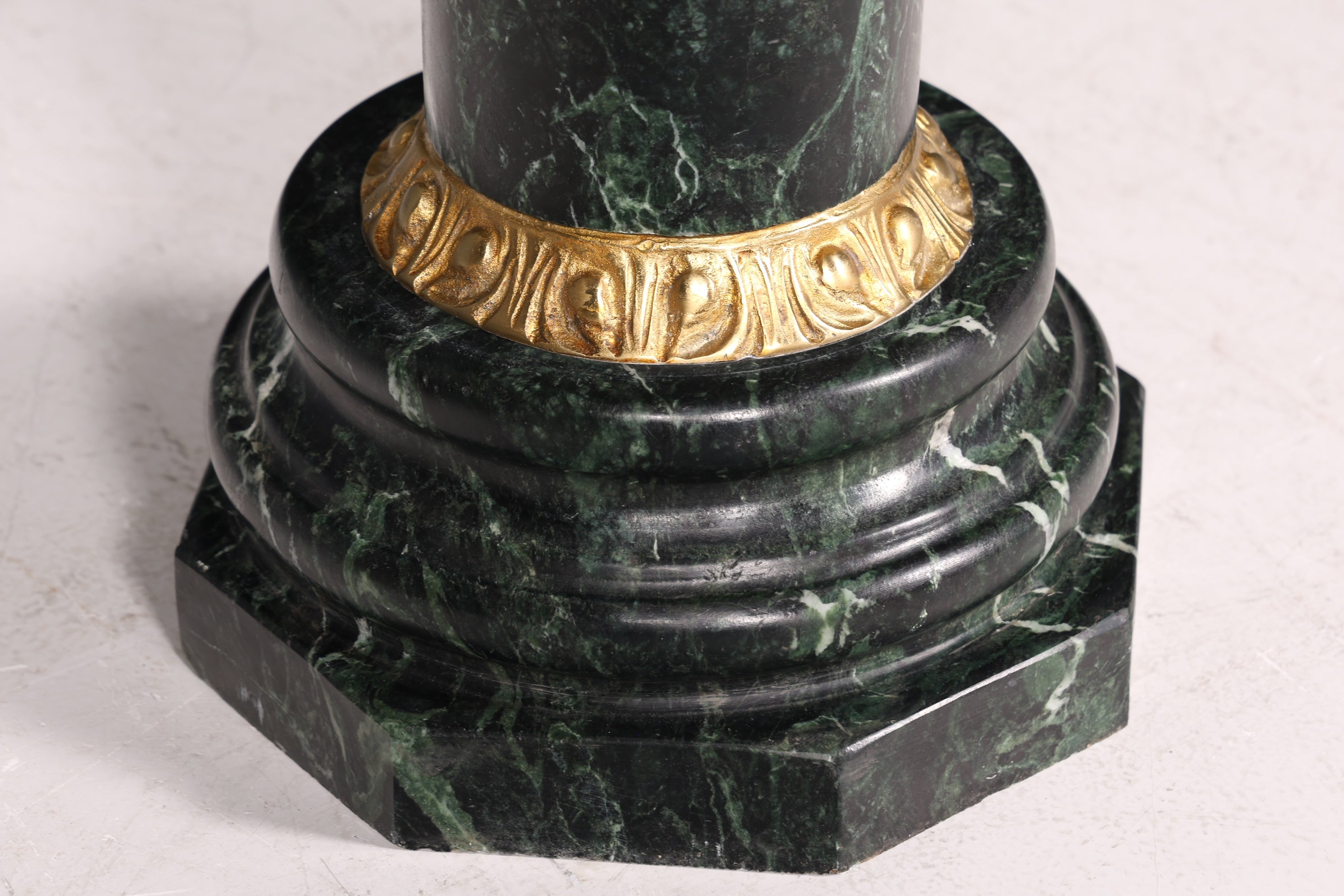 Wunderschöne Barock Stil Säule Louis XV Marmor Blumensäule Naturstein Sockel Ablage