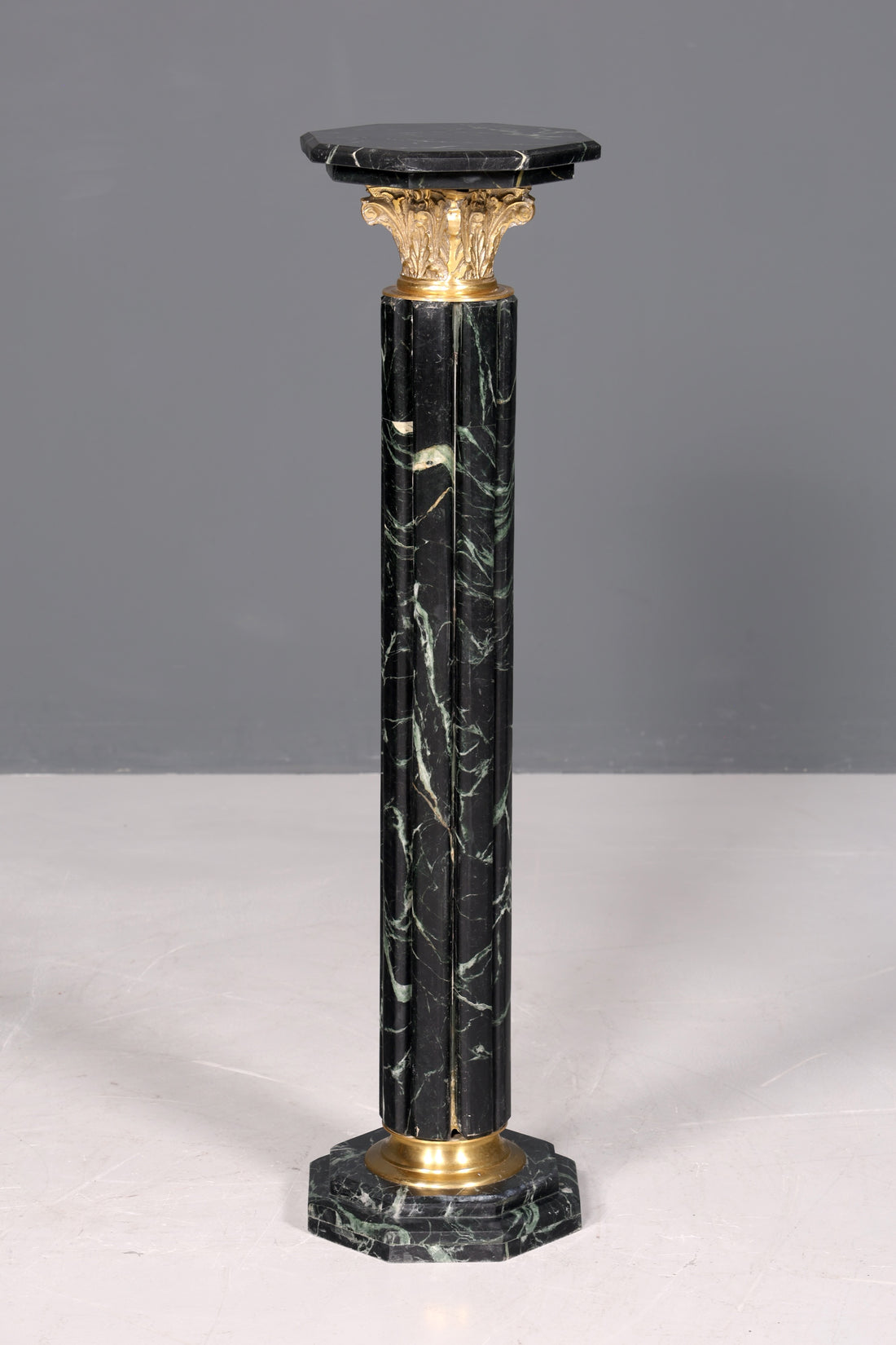 Beautiful Baroque style column, Louis XV marble flower column, natural stone green base shelf