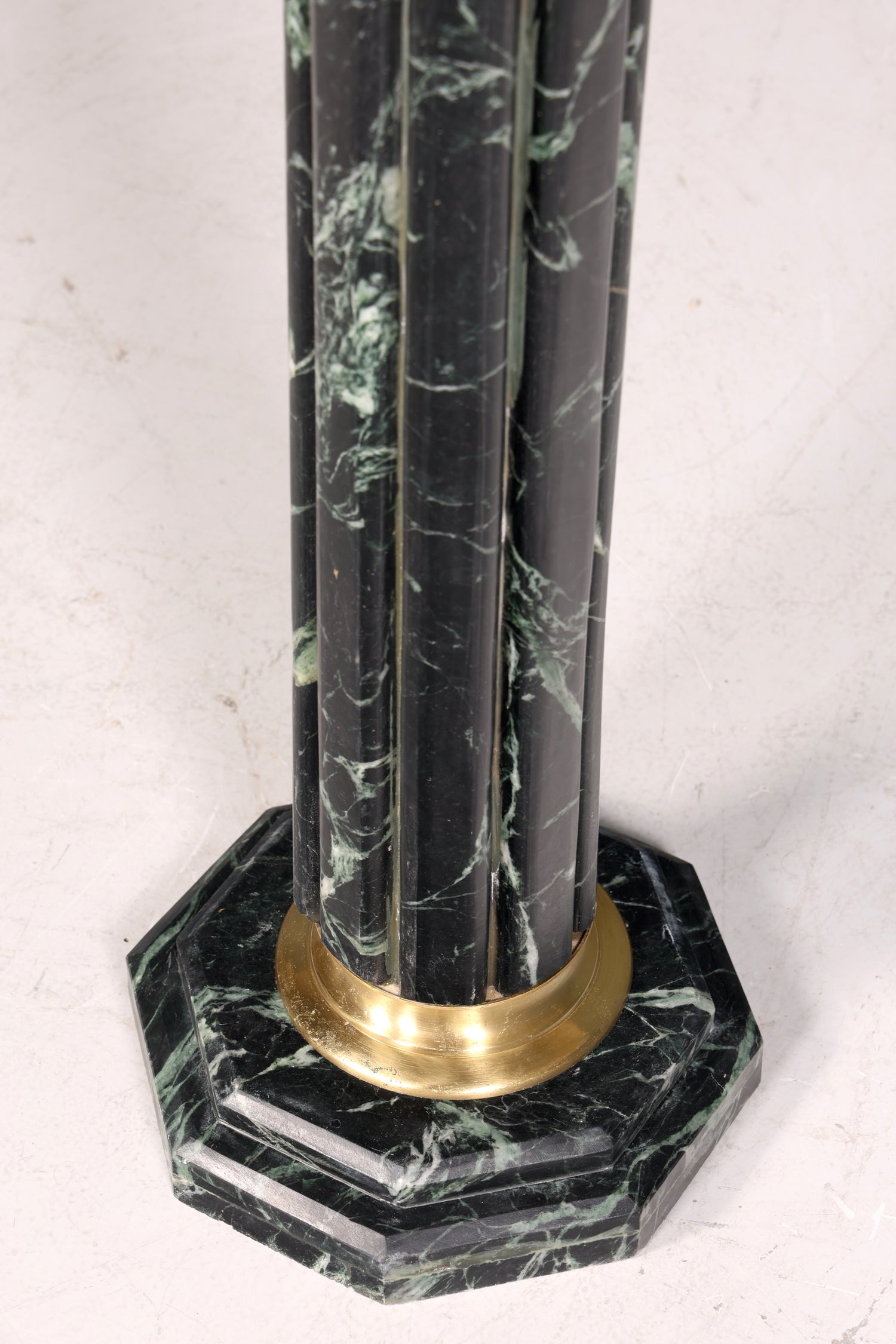 Wunderschöne Barock Stil Säule Louis XV Marmor Blumensäule Naturstein grün Sockel Ablage