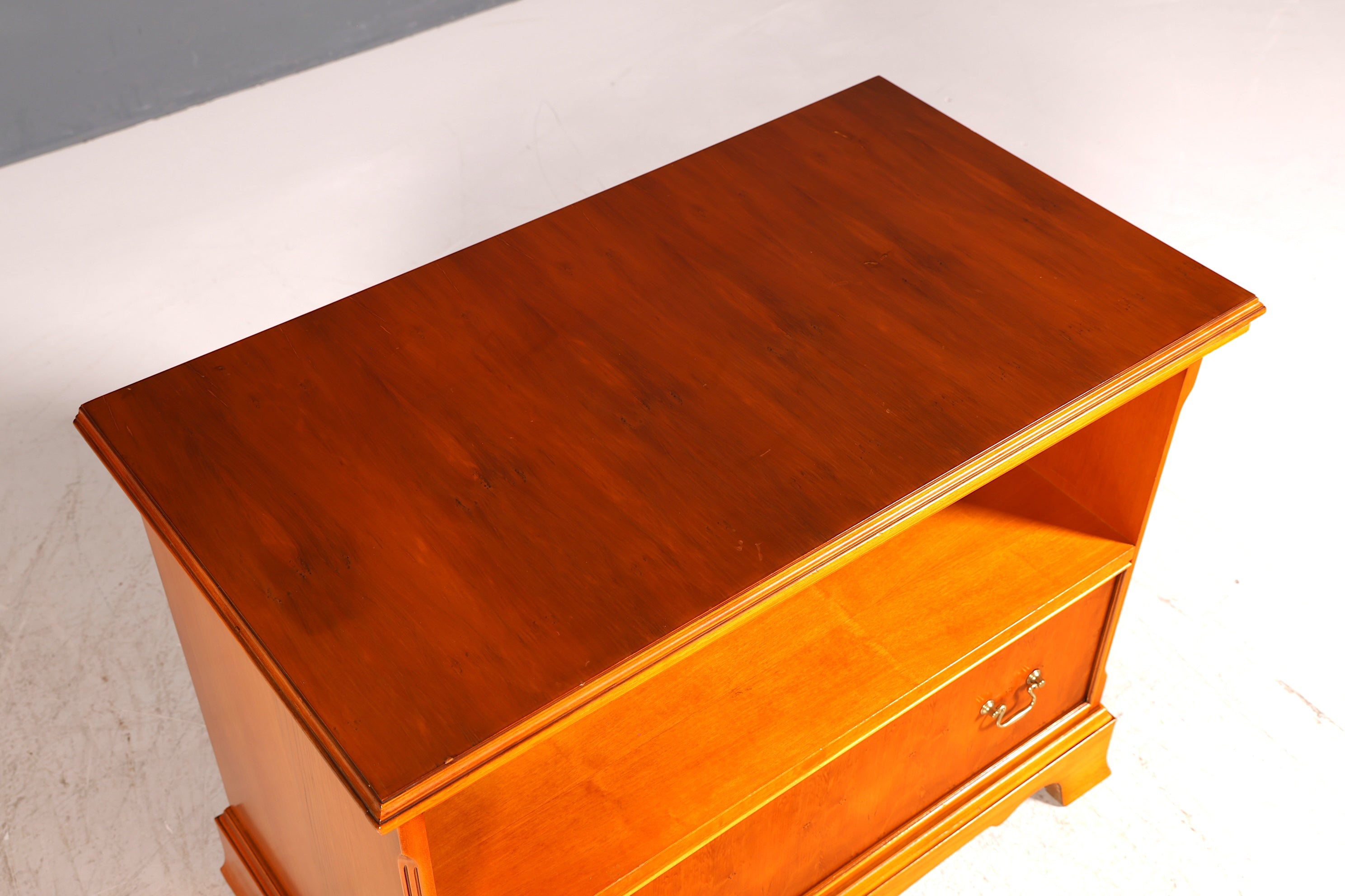 G022 Finish cm Traumhafte Englische Eibe Kommode echt Holz Schrank Antik 60er Jahre Möbel