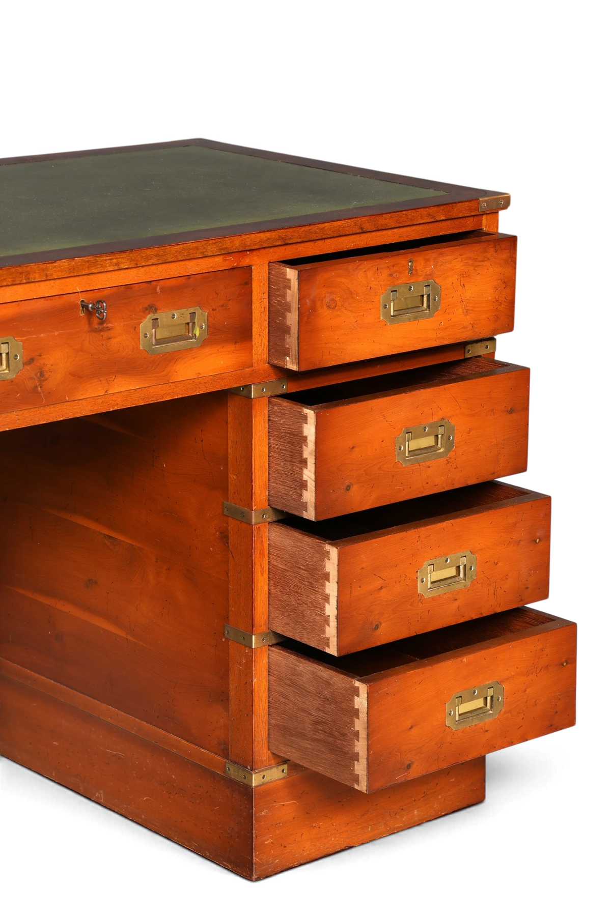 Hauptstadt Möblerei englischer Military Chest Schreibtisch aus Massivholz mit grüner Lederauflage und Messingbeschlägen