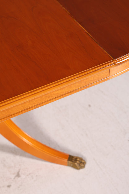 Beautiful English extendable round dining table antique style 60s kitchen table yew