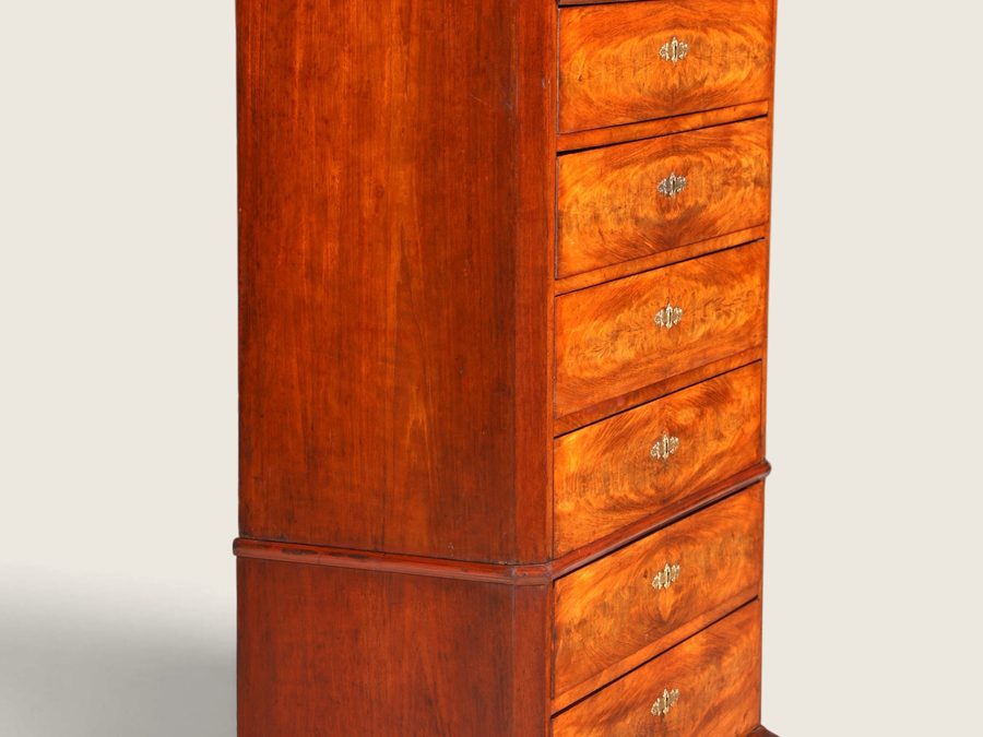 Side view showing the separation of the upper and lower sections