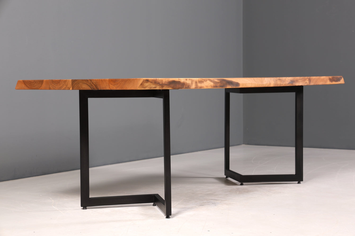 Wunderschöner Nussbaum Tisch 240cm-95cm Esszimmer Tisch Baumkanten Platte massiv Holz Küchentisch