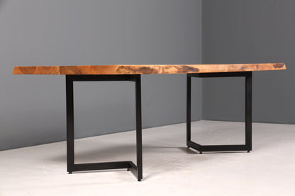 Wunderschöner Nussbaum Tisch 240cm-95cm Esszimmer Tisch Baumkanten Platte massiv Holz Küchentisch