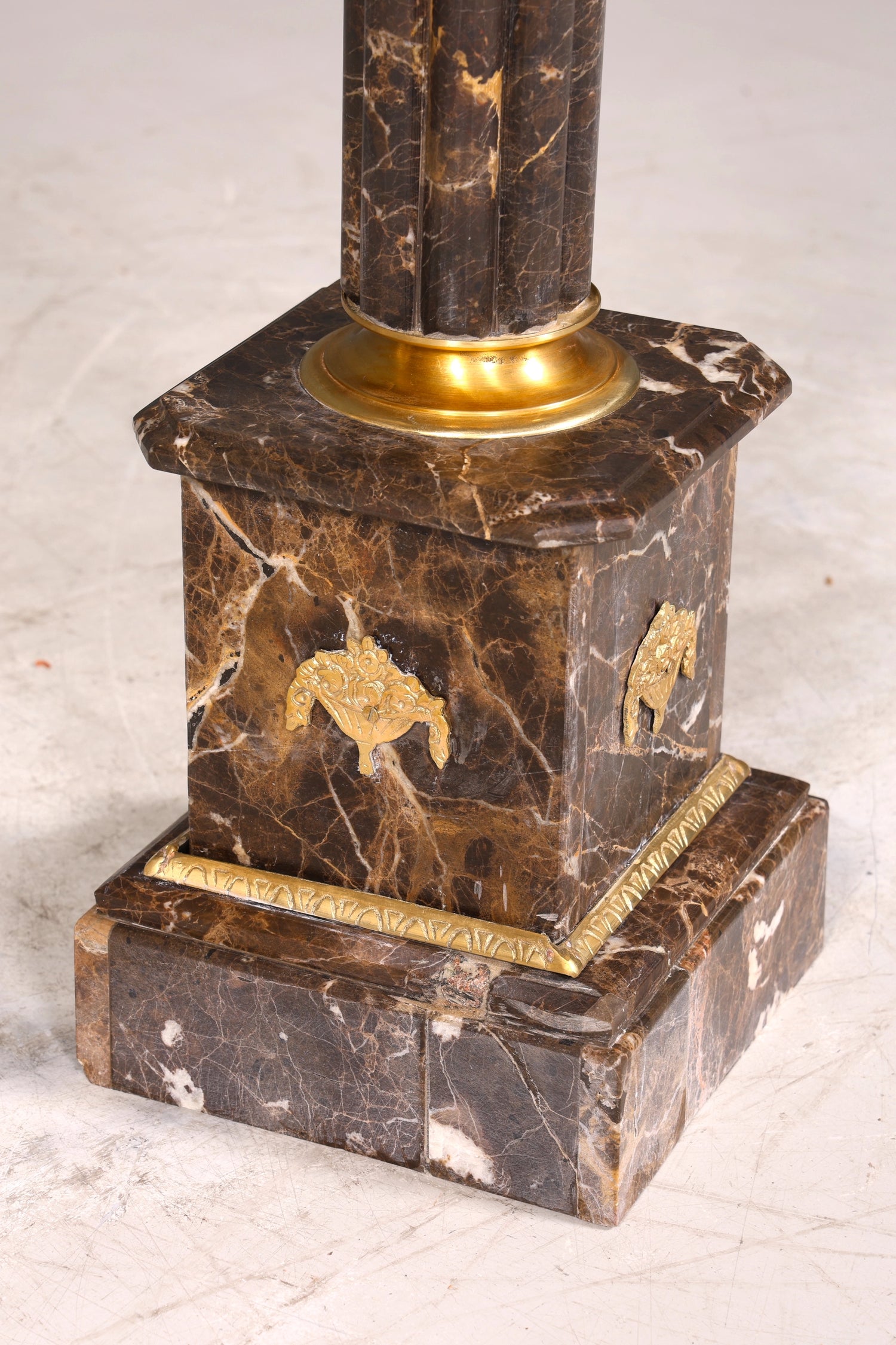 Traumhafte Barock Stil Säule Louis XV Marmor Blumensäule Naturstein Sockel Ablage