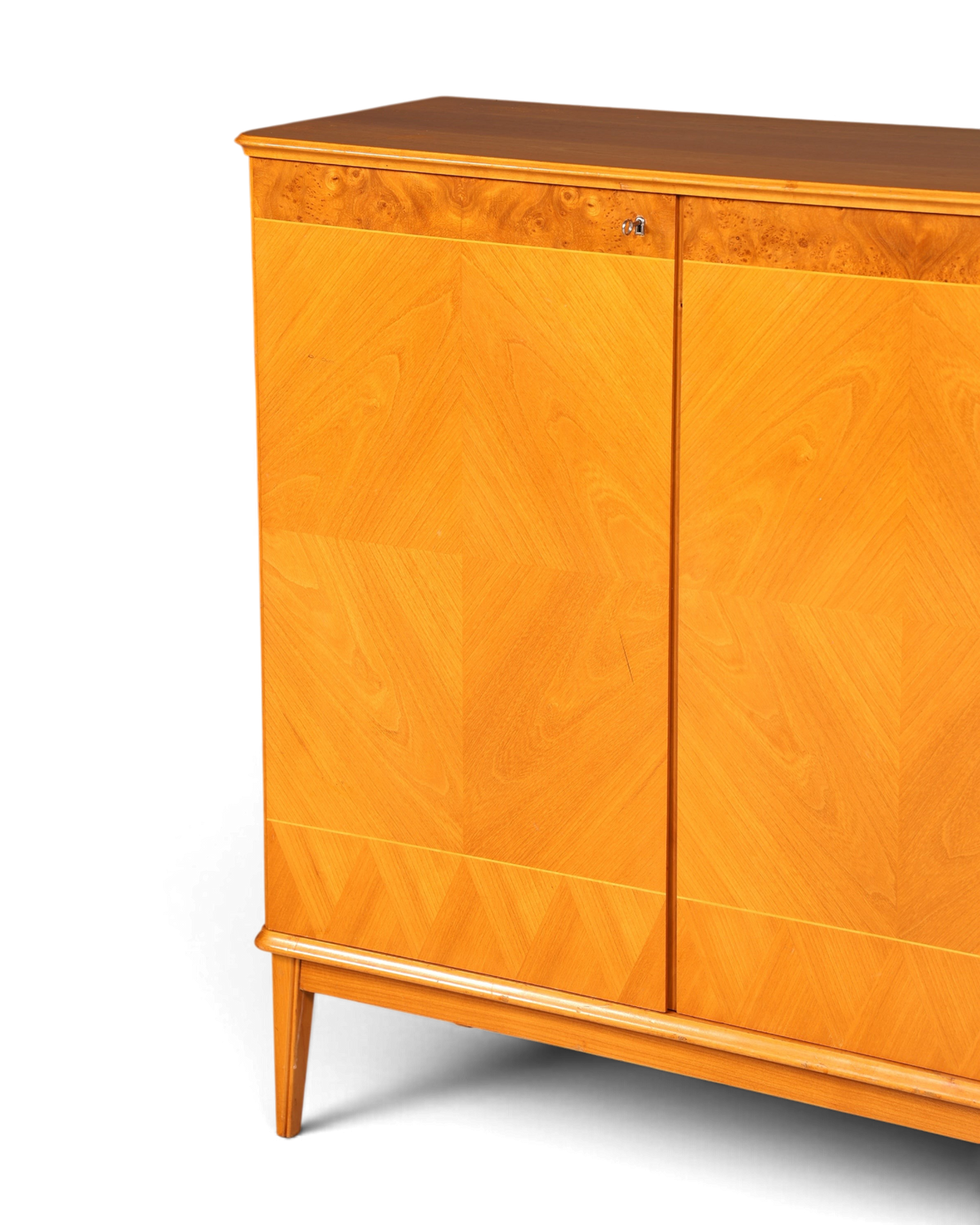 Hauptstadt Möblerei Mid Century Highboard aus massivem Holz mit markanter Maserung und Retro-Design der 60er Jahre