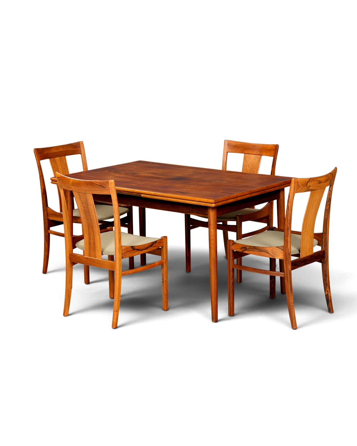 Hauptstadt Möblerei Esstisch-Set aus Palisanderholz mit vier Stühlen und beigefarbenen Stoffpolstern im Mid-Century-Stil