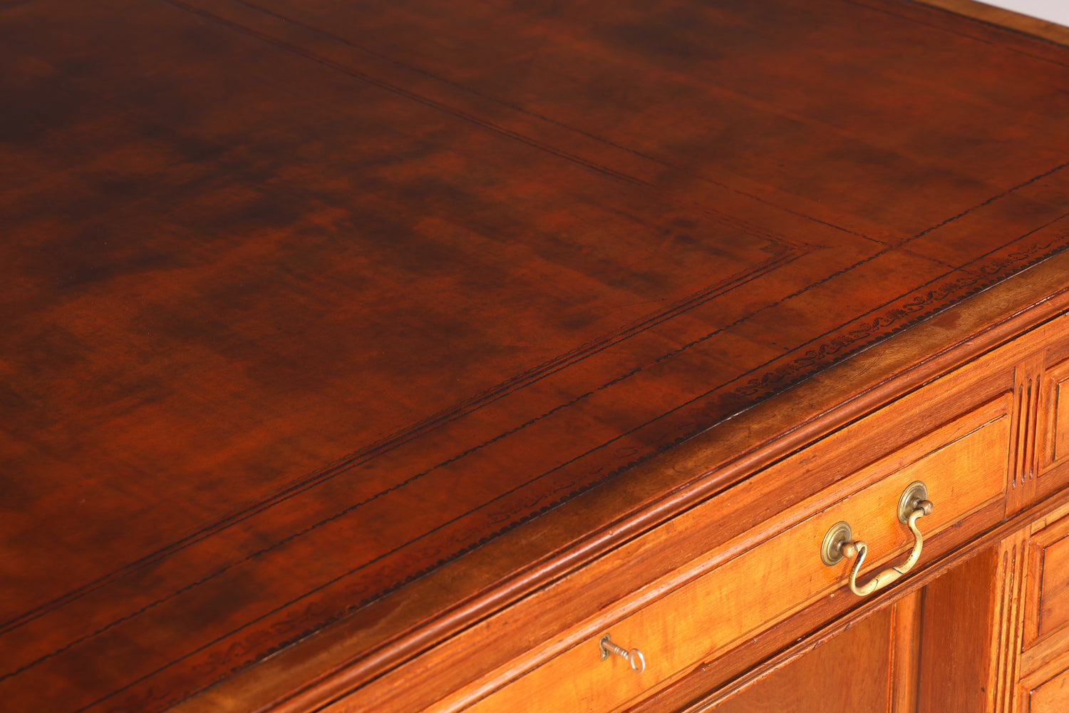 G146 Finish cm Wunderschöner Englischer Schreibtisch echt Lederauflage Bürotisch Antik Stil Office Desk