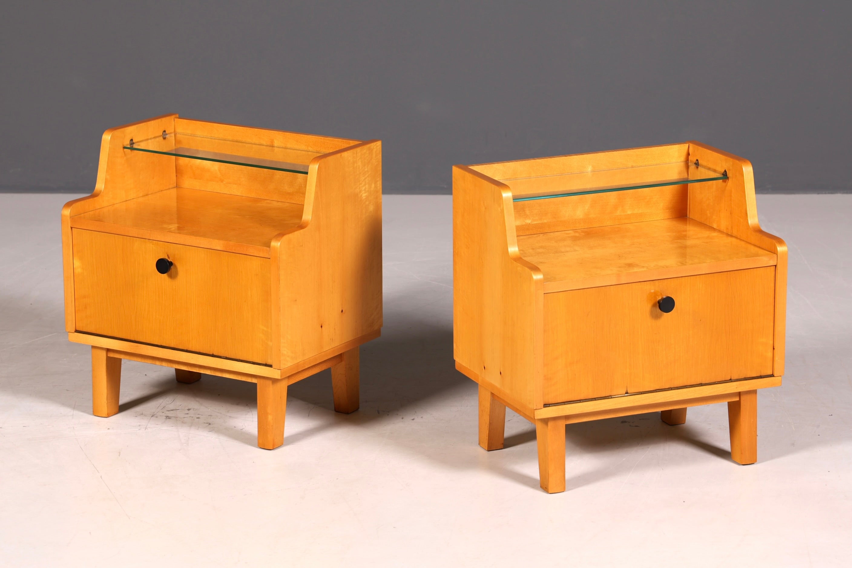 Schlichte Mid Century Kommode Vintage Klappschränkchen Danish Design Nachttisch 2 von 2
