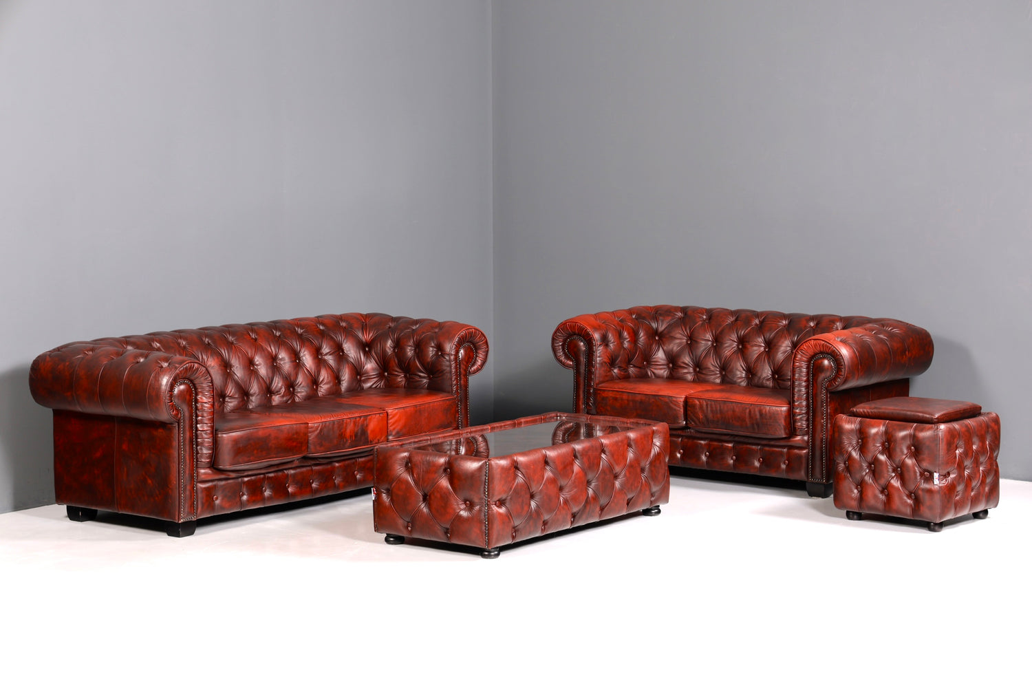 Traumhafter Chesterfield Tisch Englischer Couchtisch echt Leder Englisch Oxblood Lounge Table