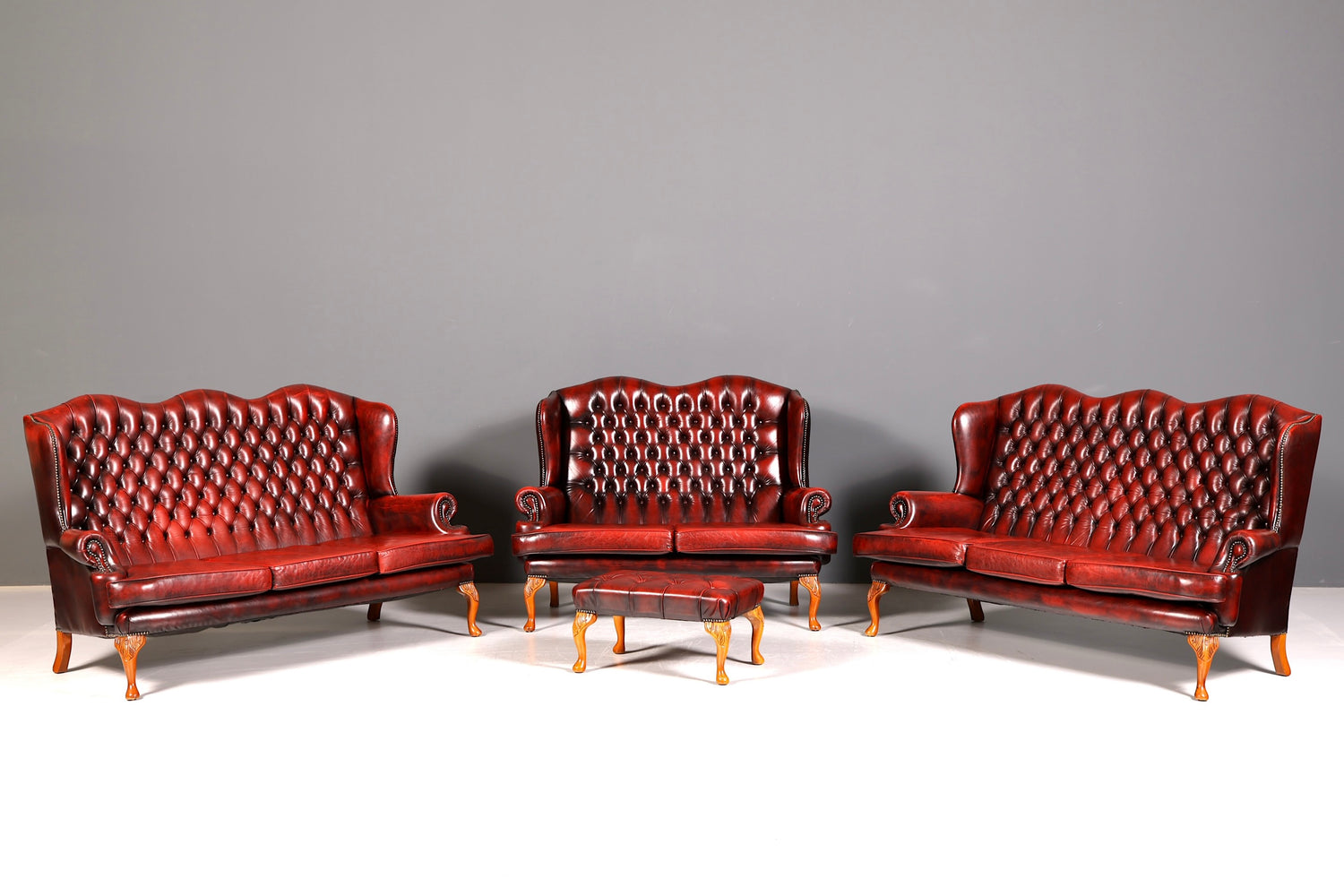 Wunderschönes Original Chesterfield Queen Anne Sofa 3er Sofa Englische Leder Couch Polstersofa Antik England