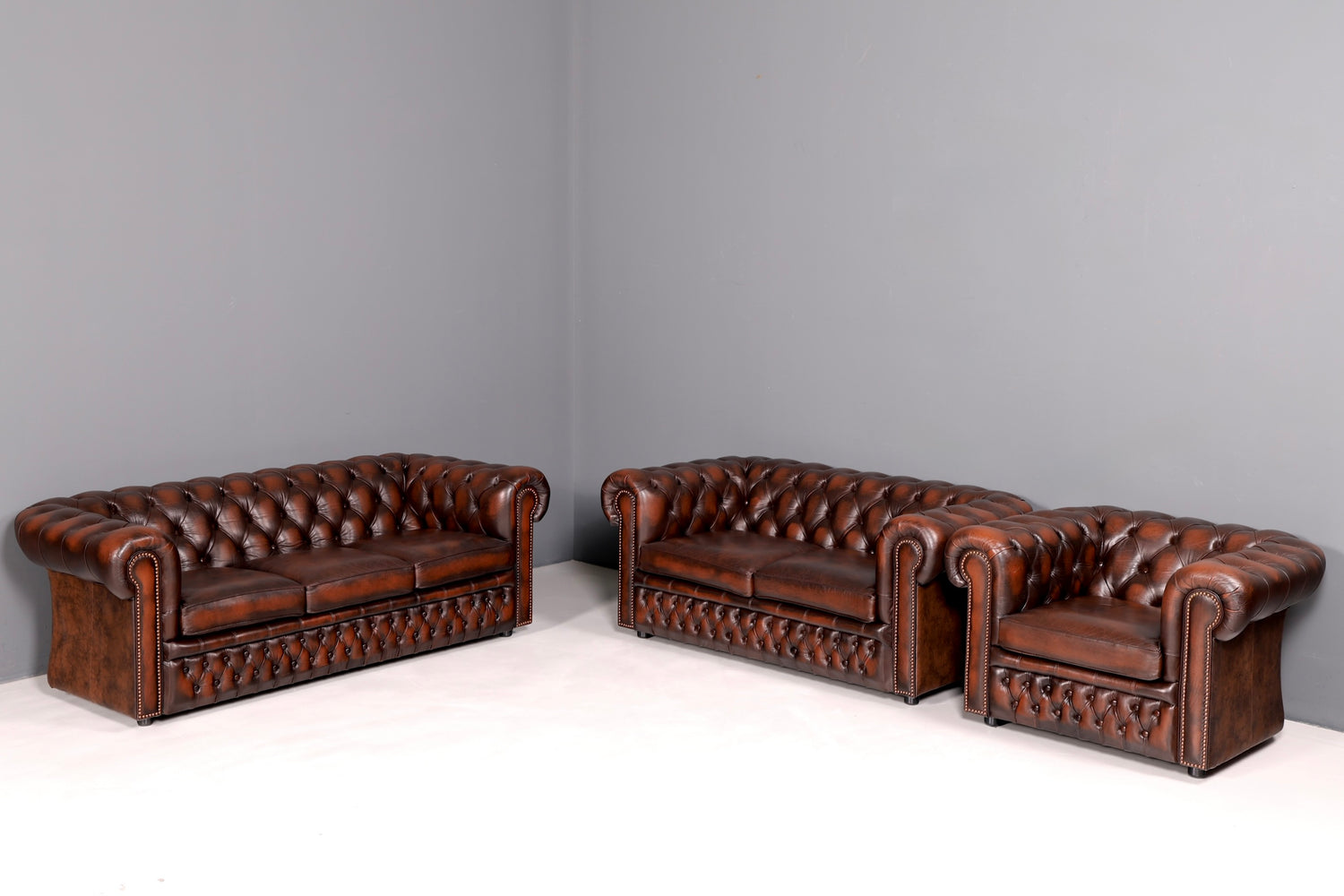 Beautiful Original Centurion Chesterfield 2-Seater Sofa, England, Genuine Leather Upholstered Sofa